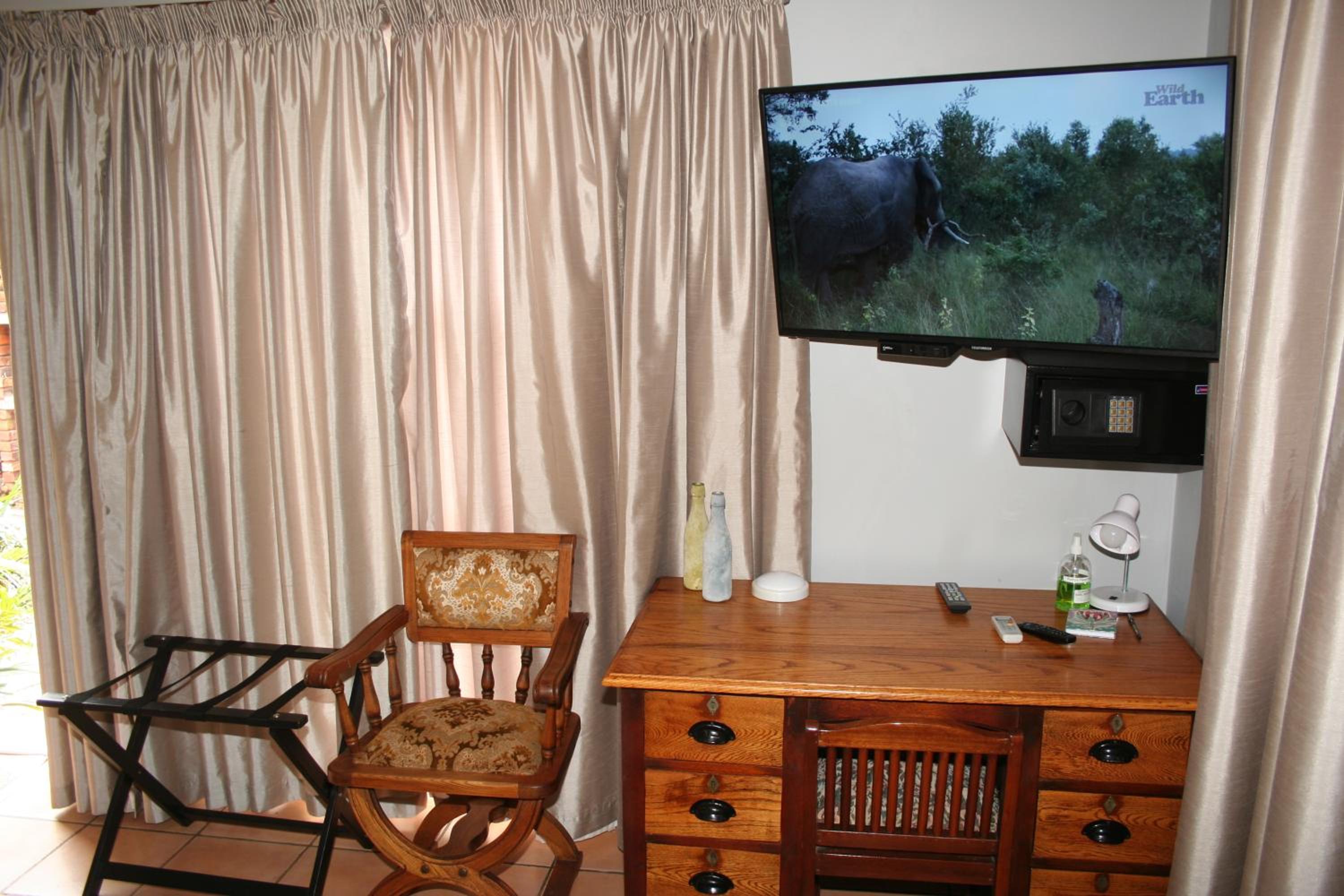 Deluxe Twin Room - Photo 10