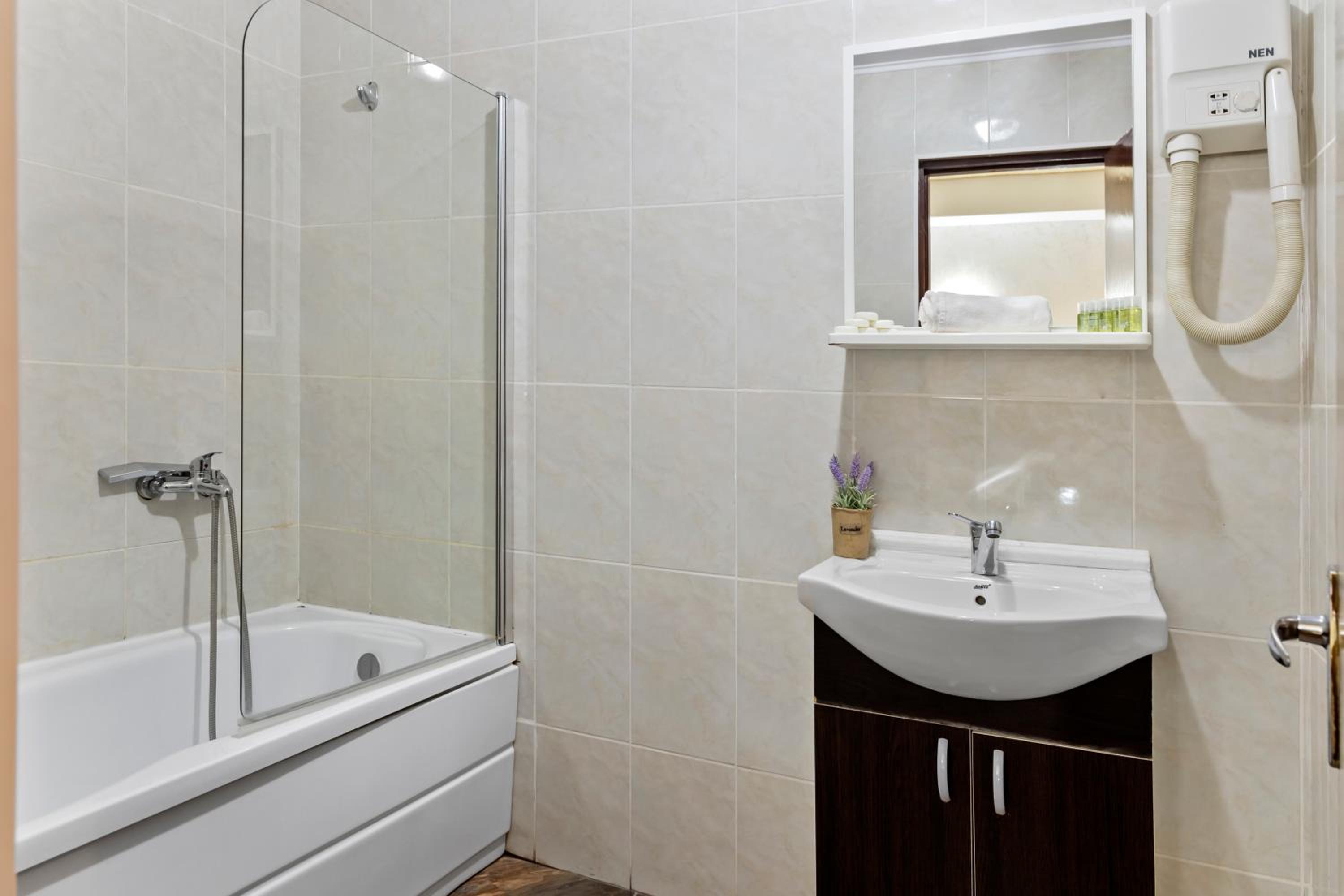 Suite - Photo 9