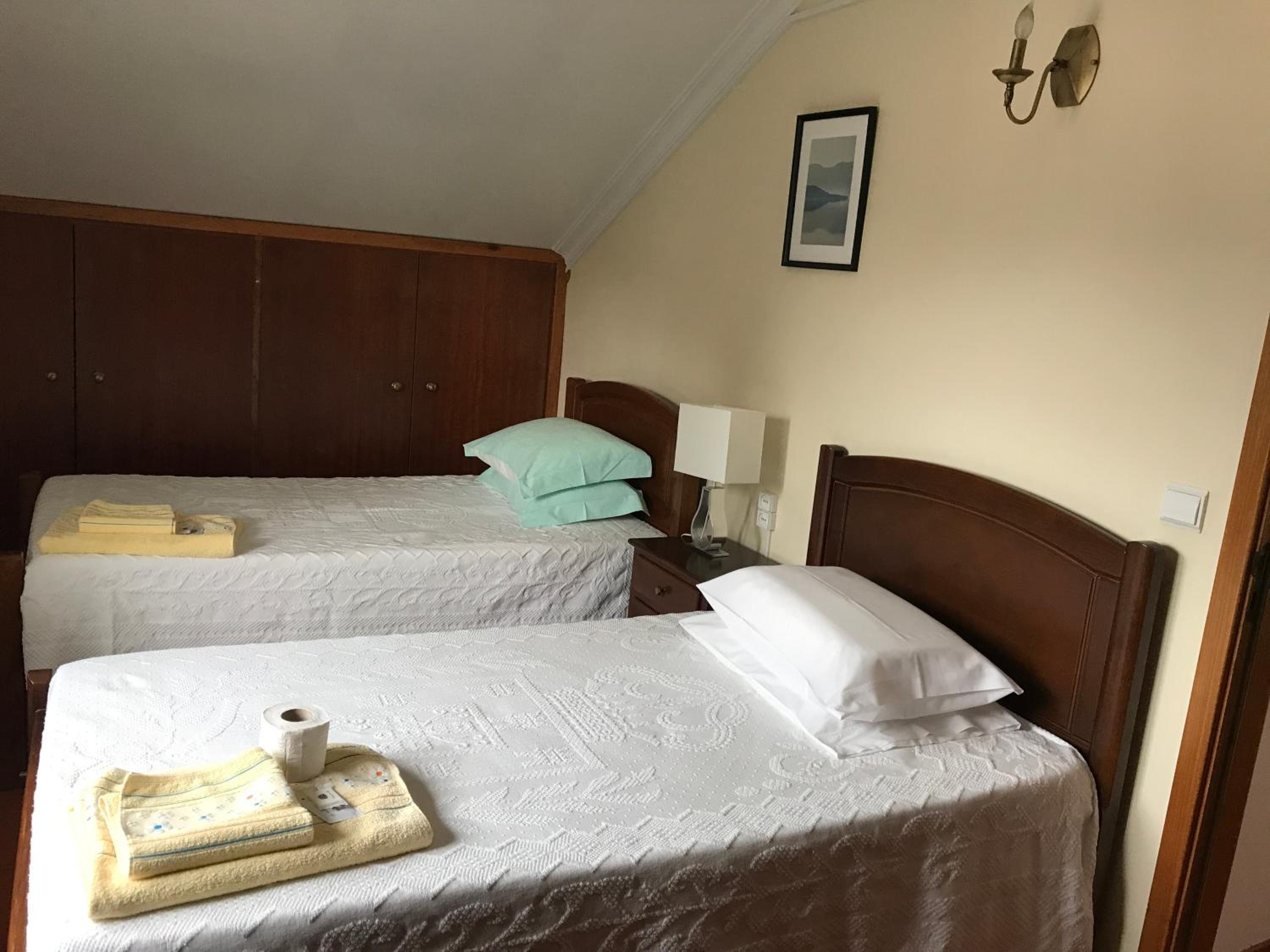 Standard Twin Room with Shared Bathroom photo 1