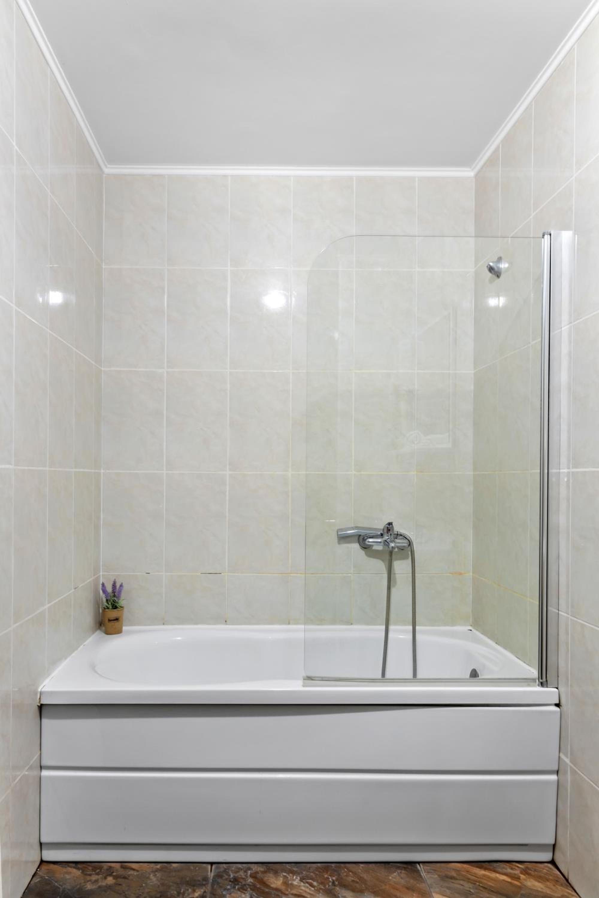 Suite - Photo 11