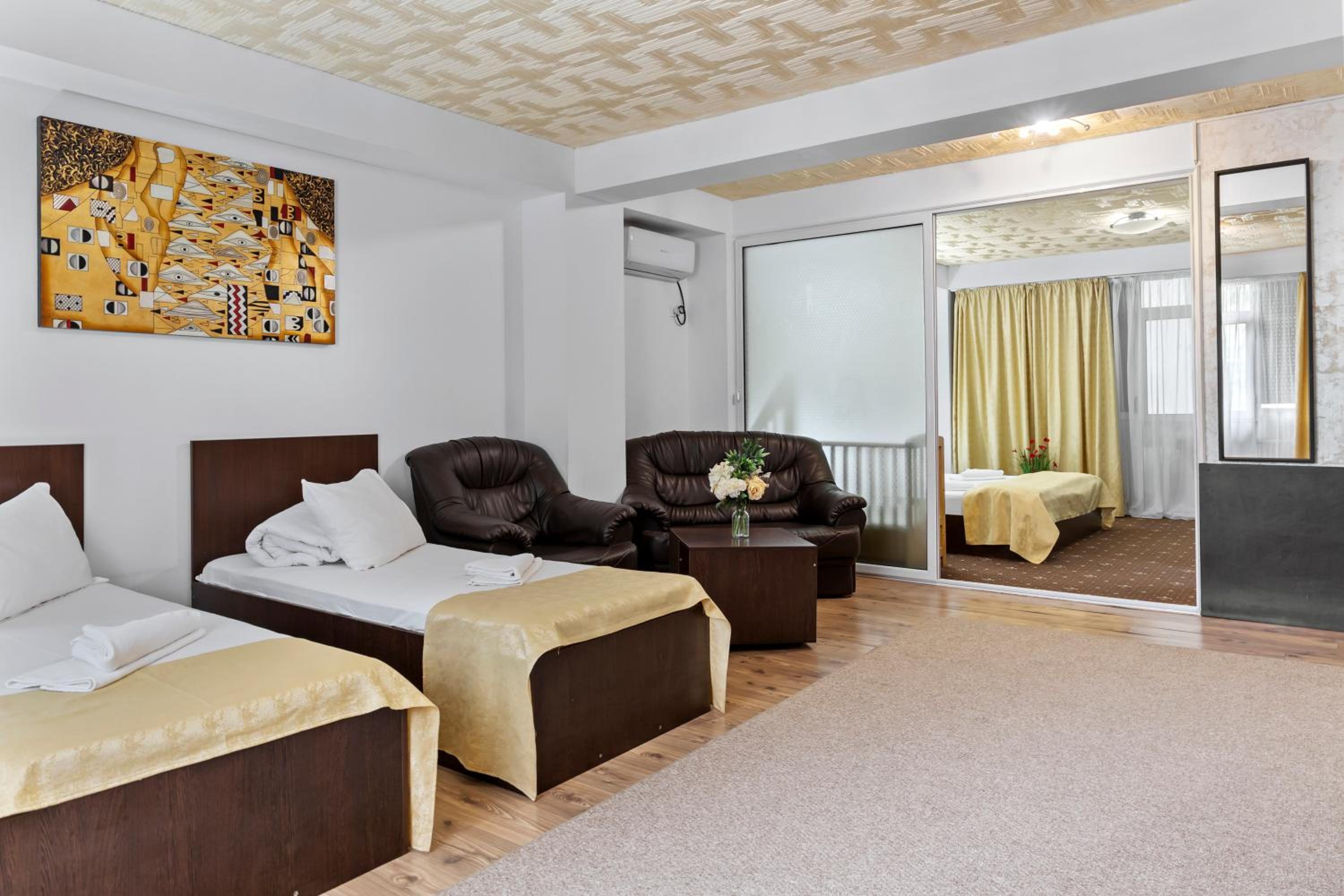 Suite - Photo 15