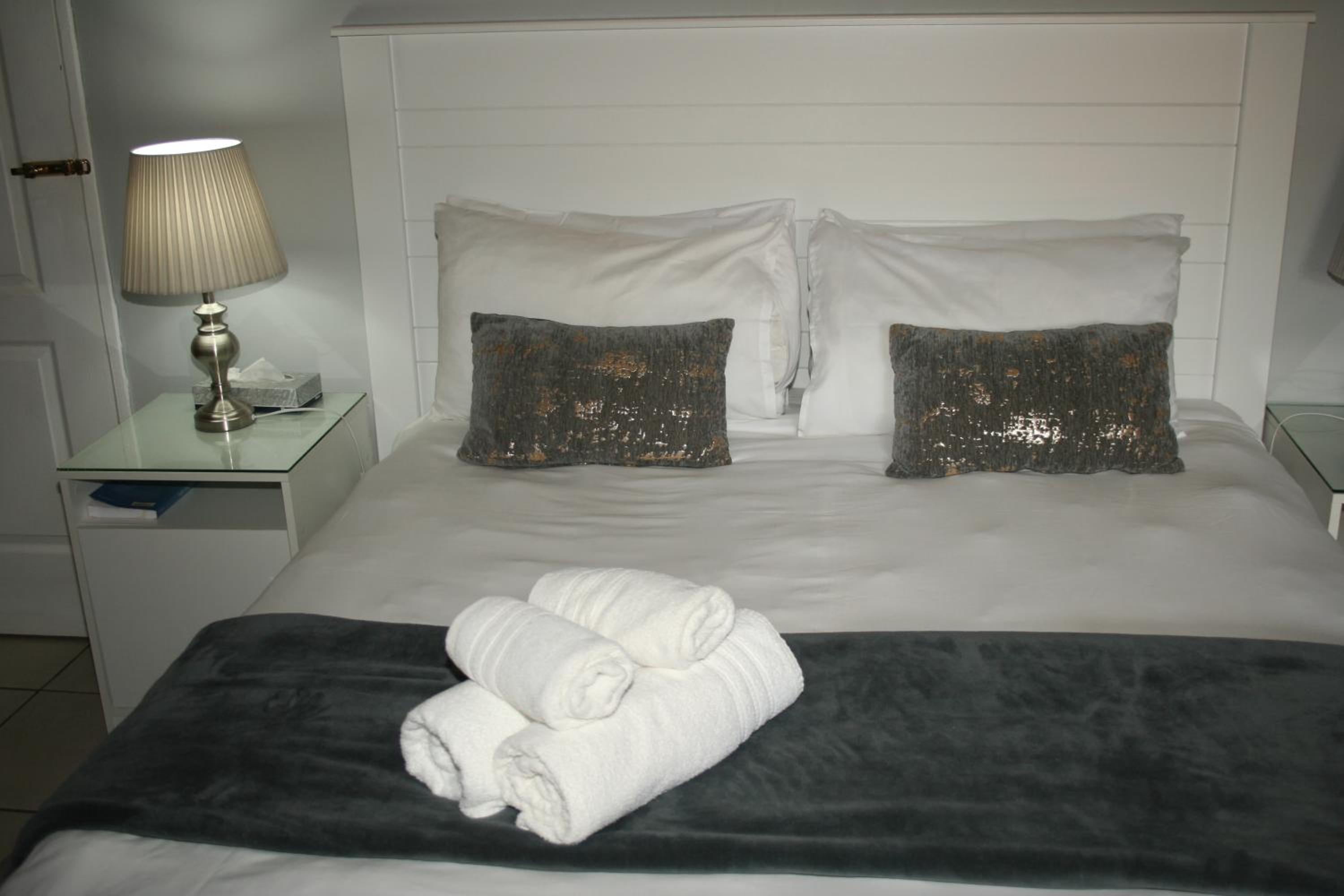Deluxe Double Room with Shower - Photo 6