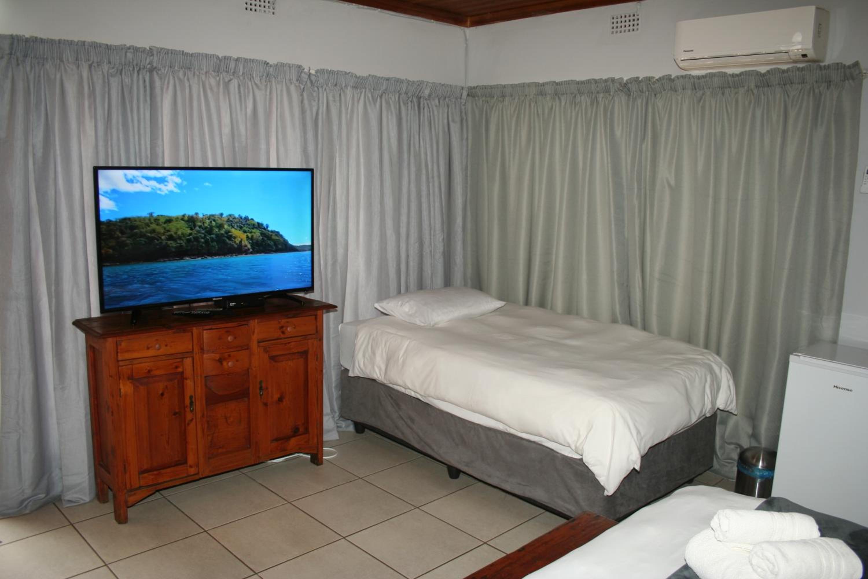Deluxe Double Room with Shower - Photo 3