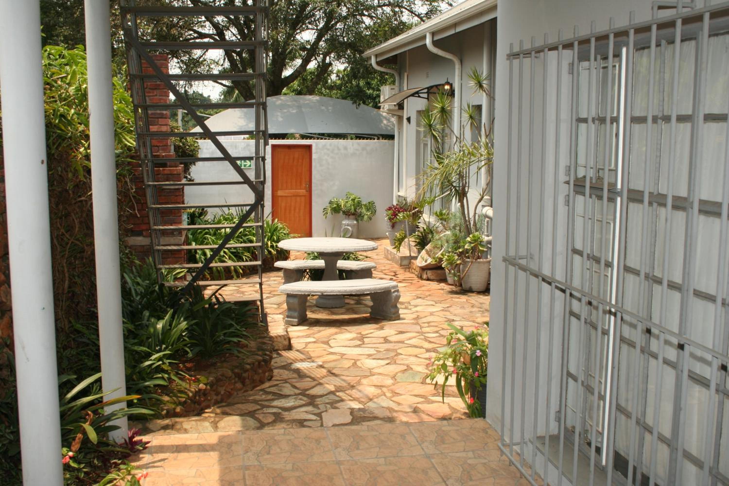 Deluxe Double Room with Shower - Photo 5