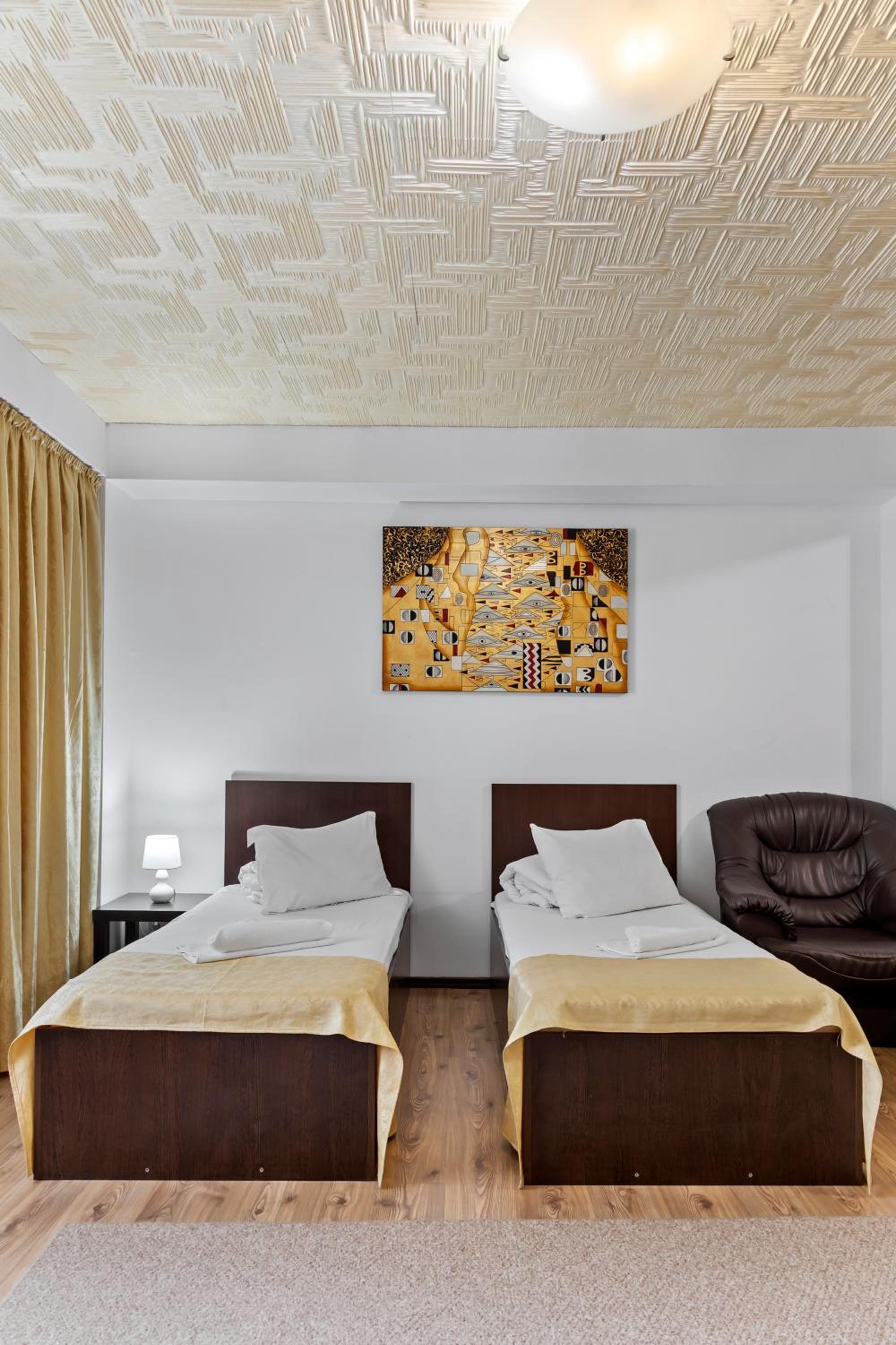 Suite - Photo 2