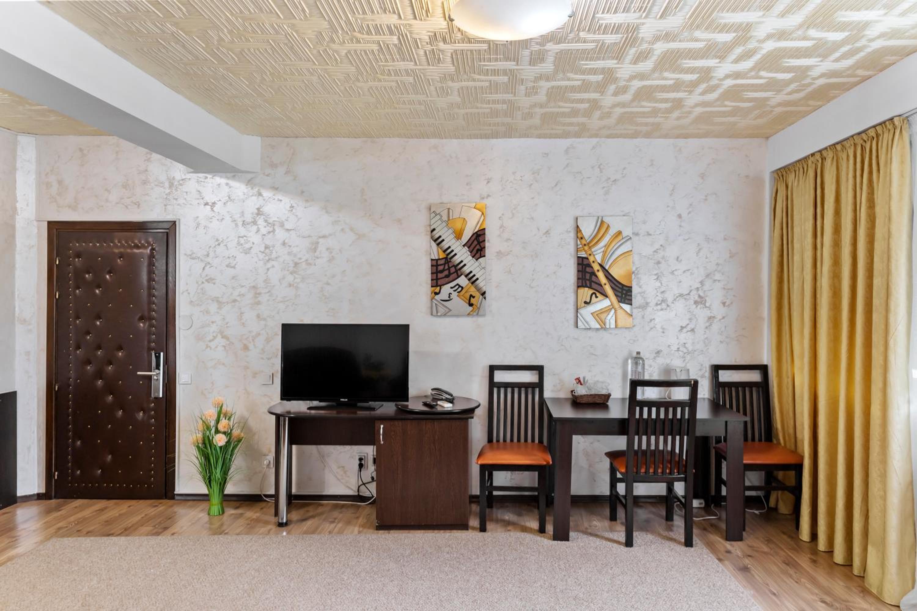 Suite - Photo 4