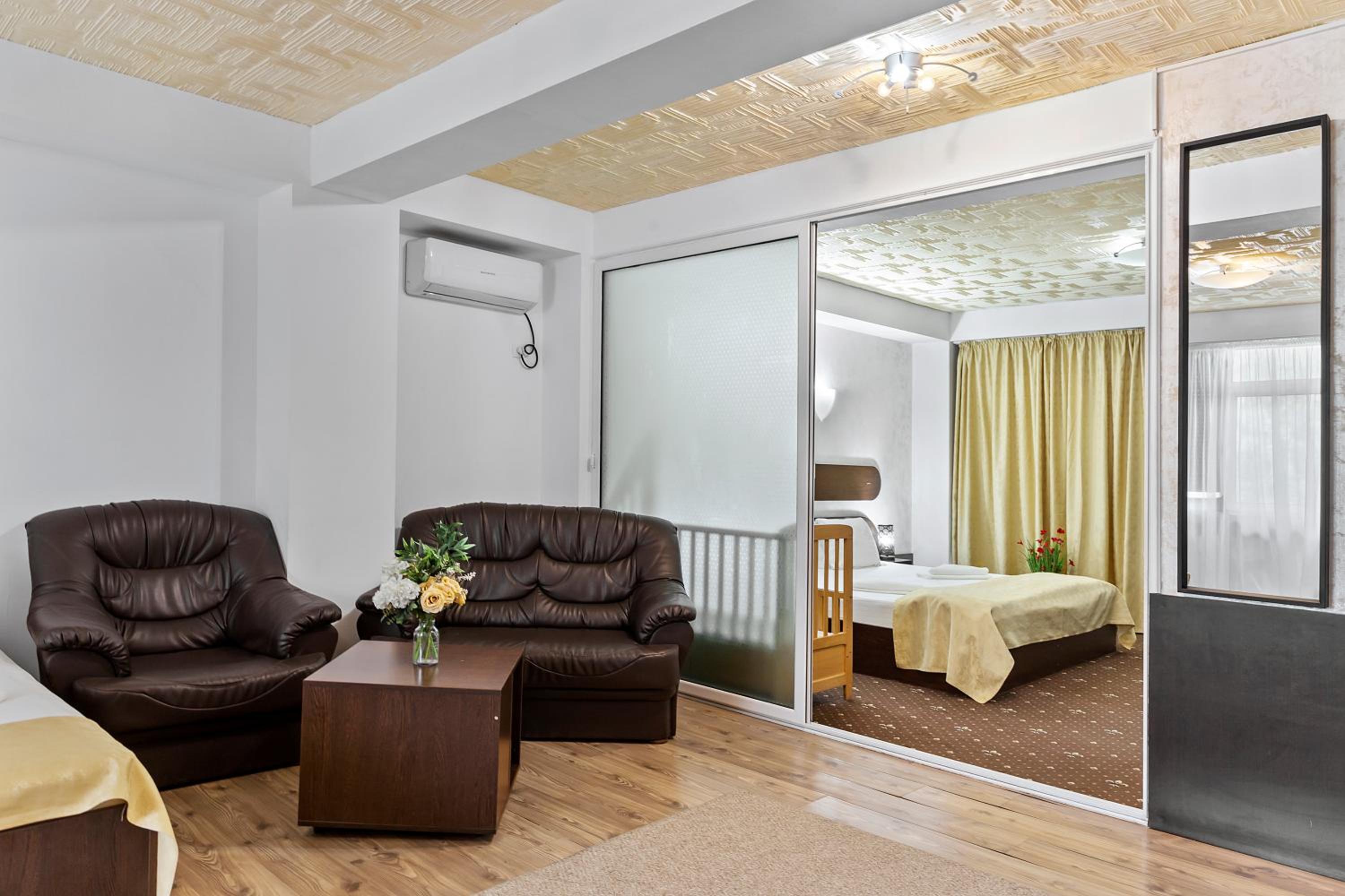 Suite - Photo 6