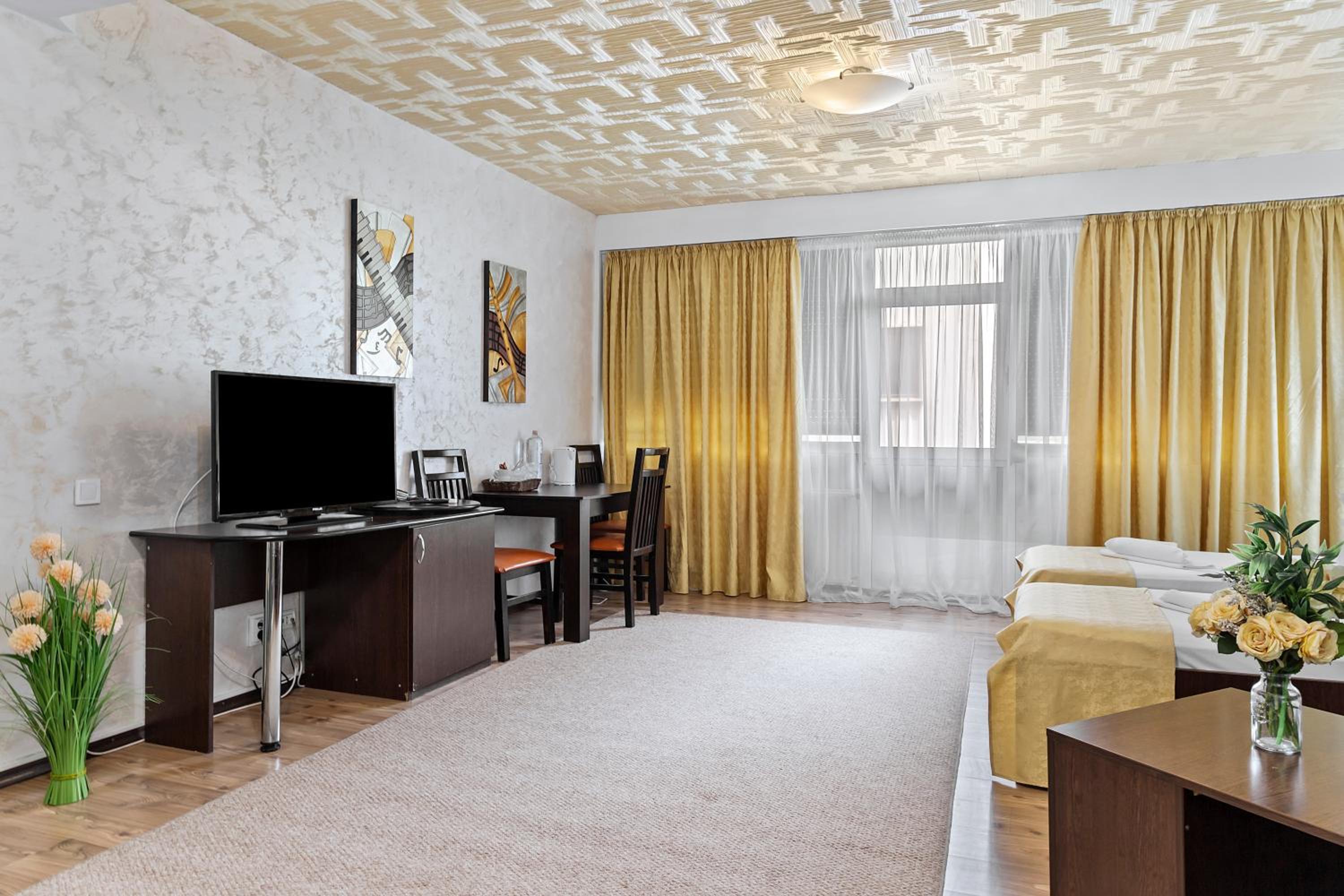 Suite - Photo 8