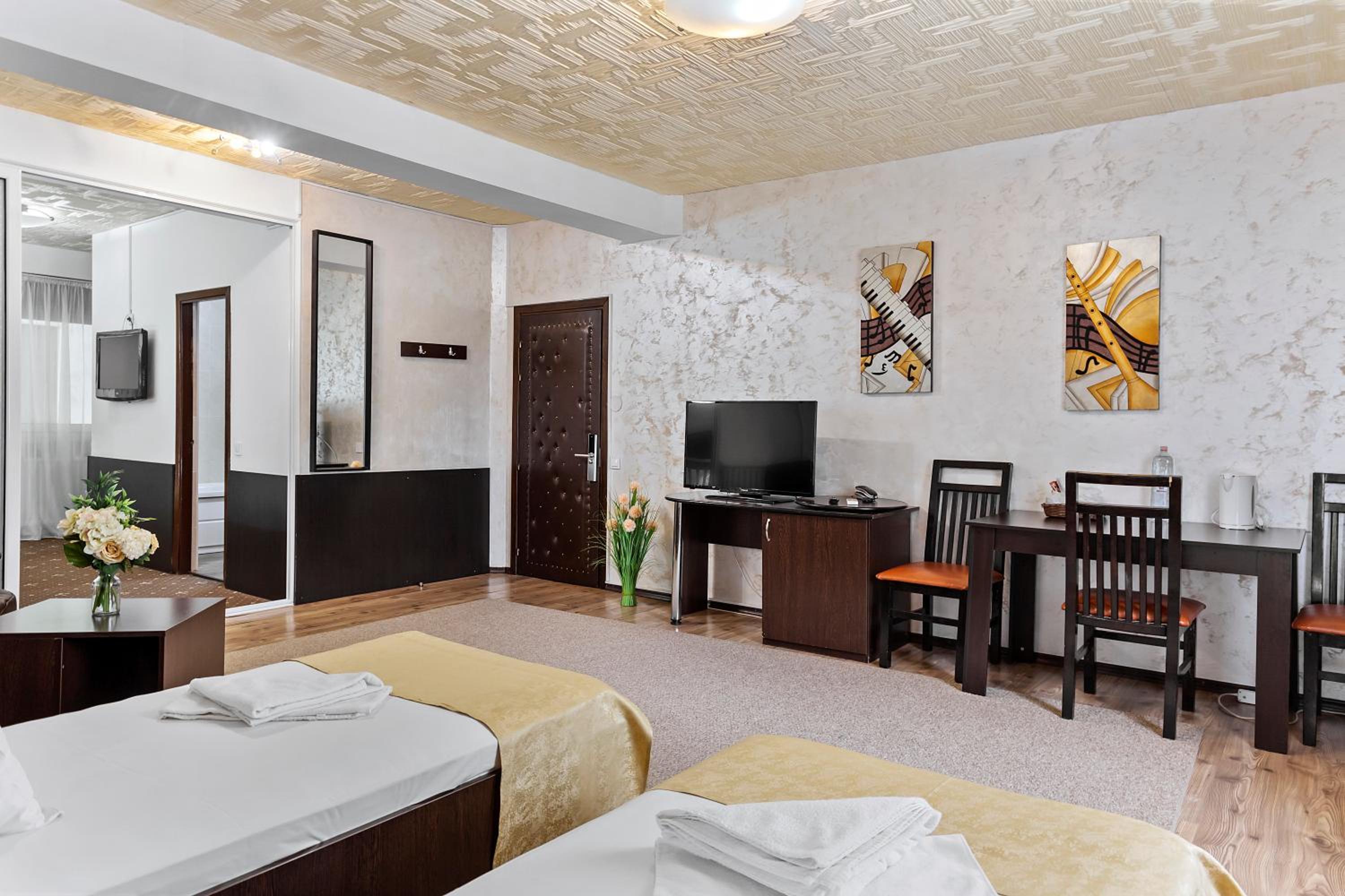 Suite - Photo 7