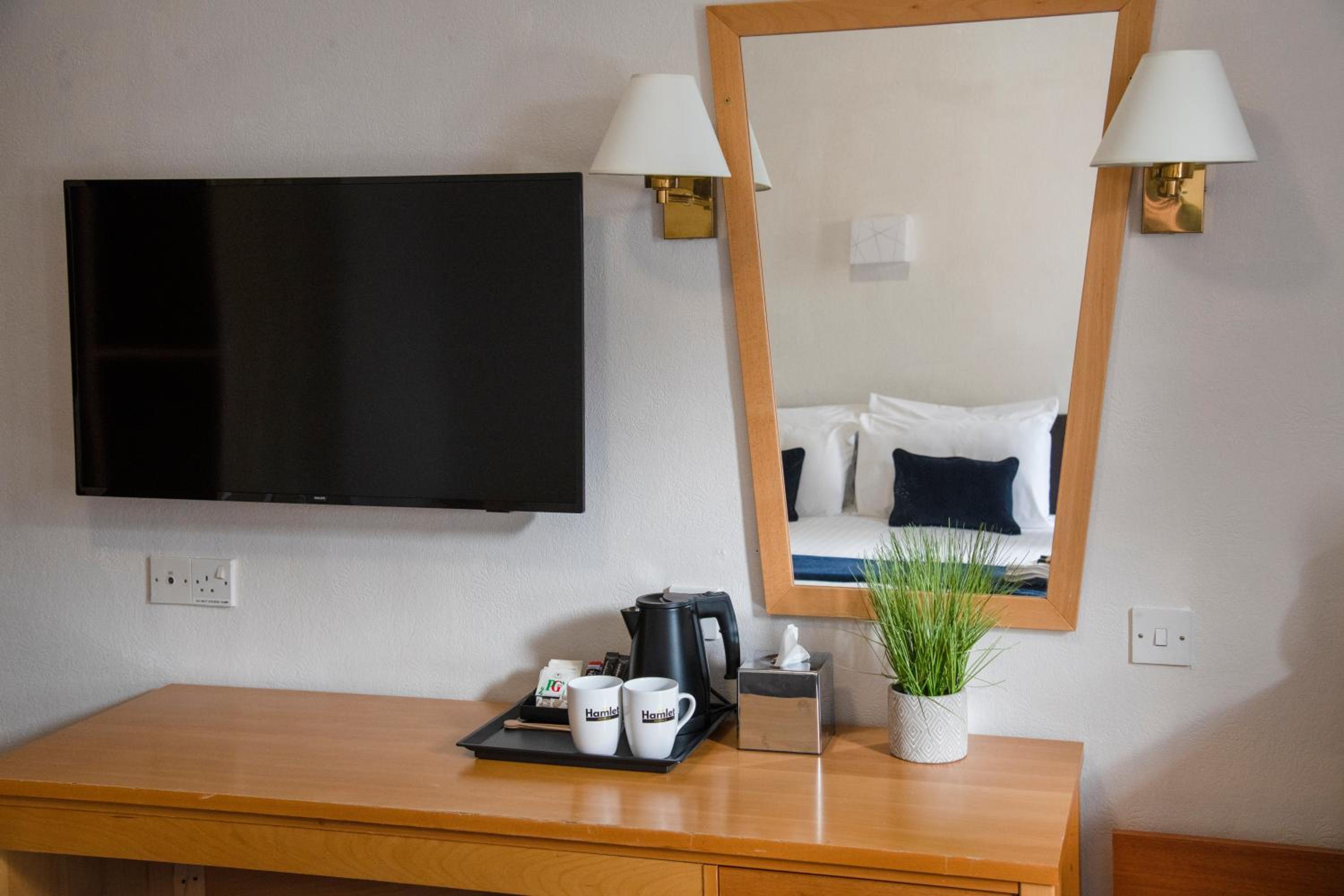 Family Room - Photo 2