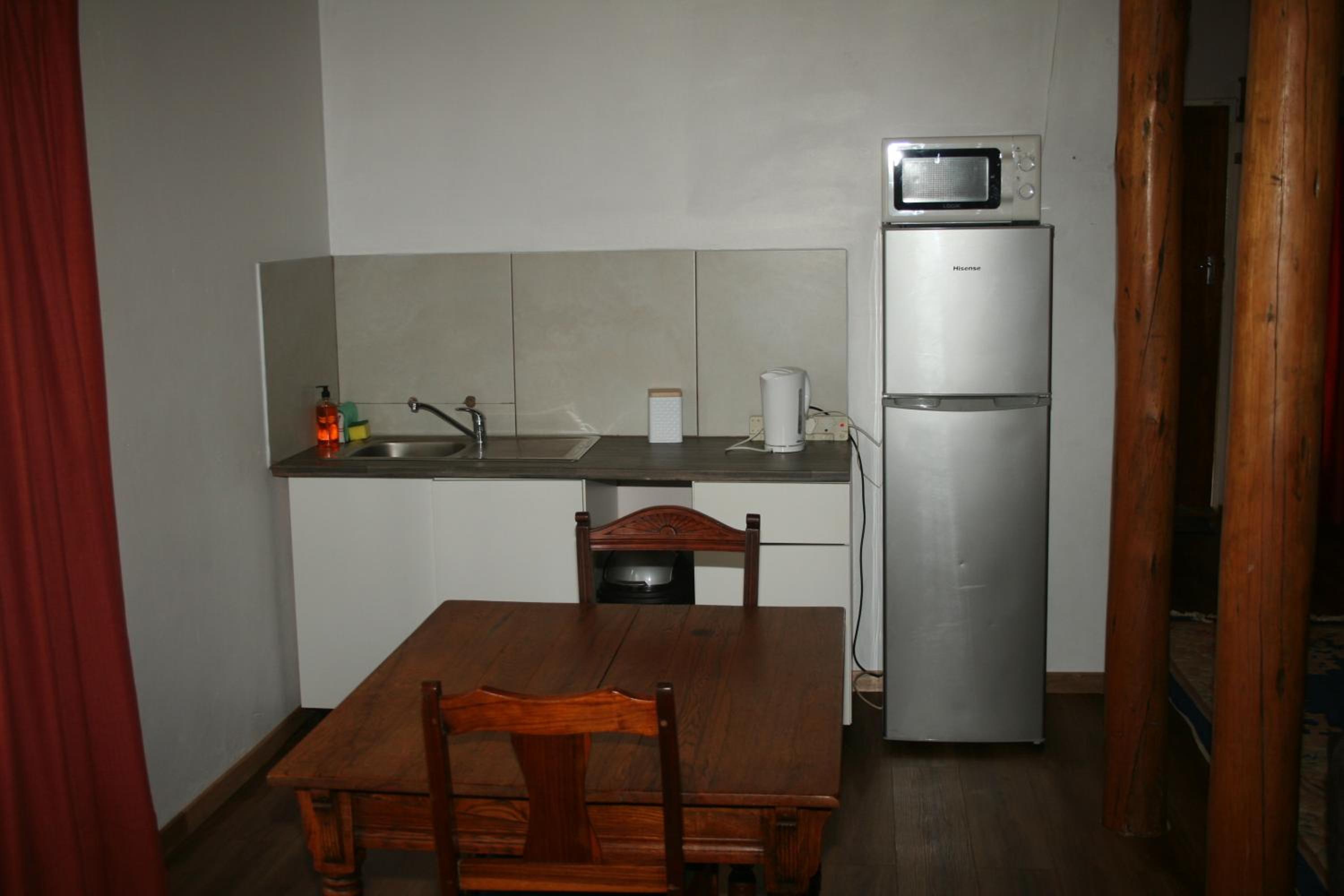 Deluxe Family Suite - Photo 12