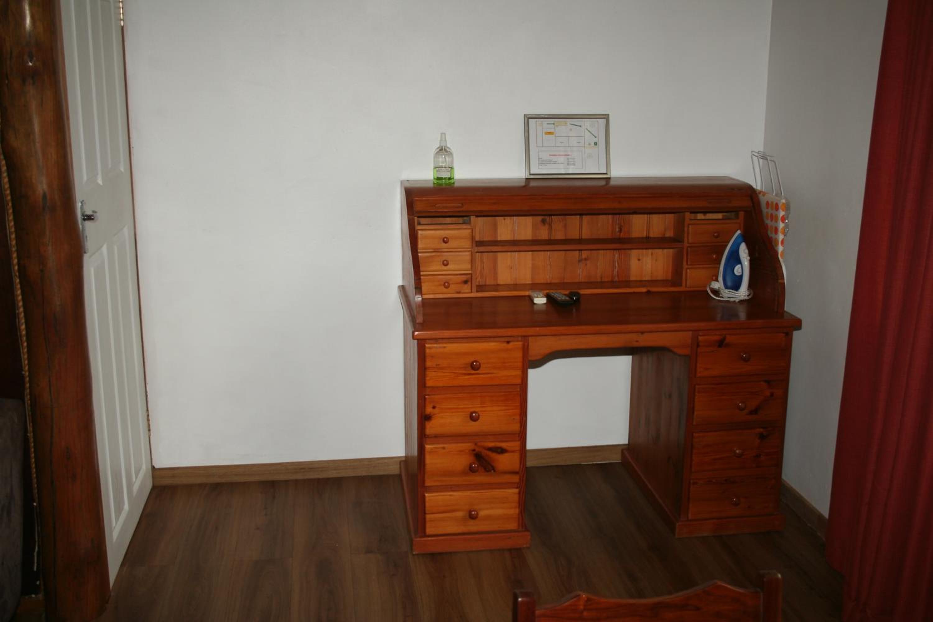 Deluxe Family Suite - Photo 10