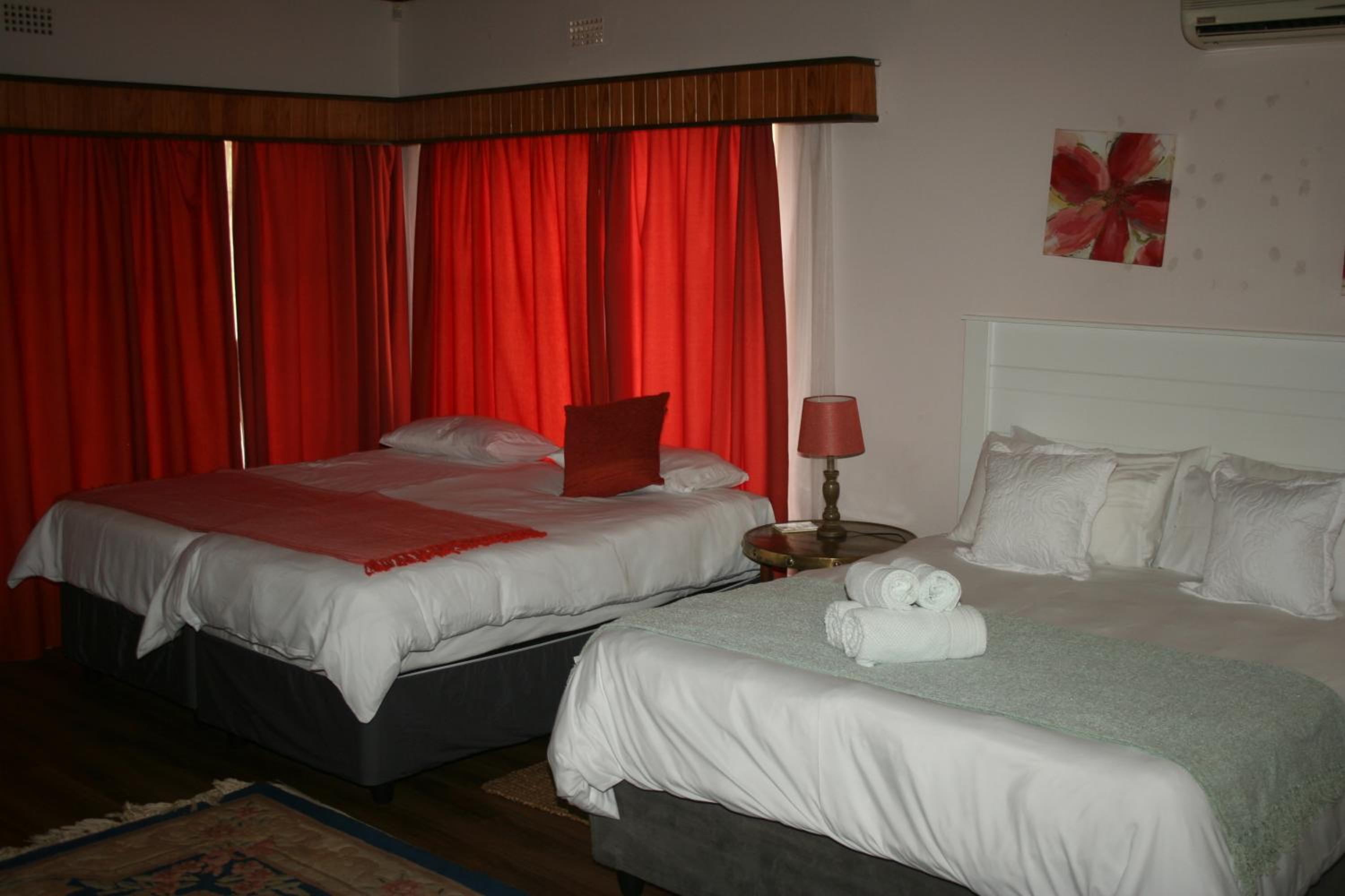Deluxe Family Suite - Photo 9