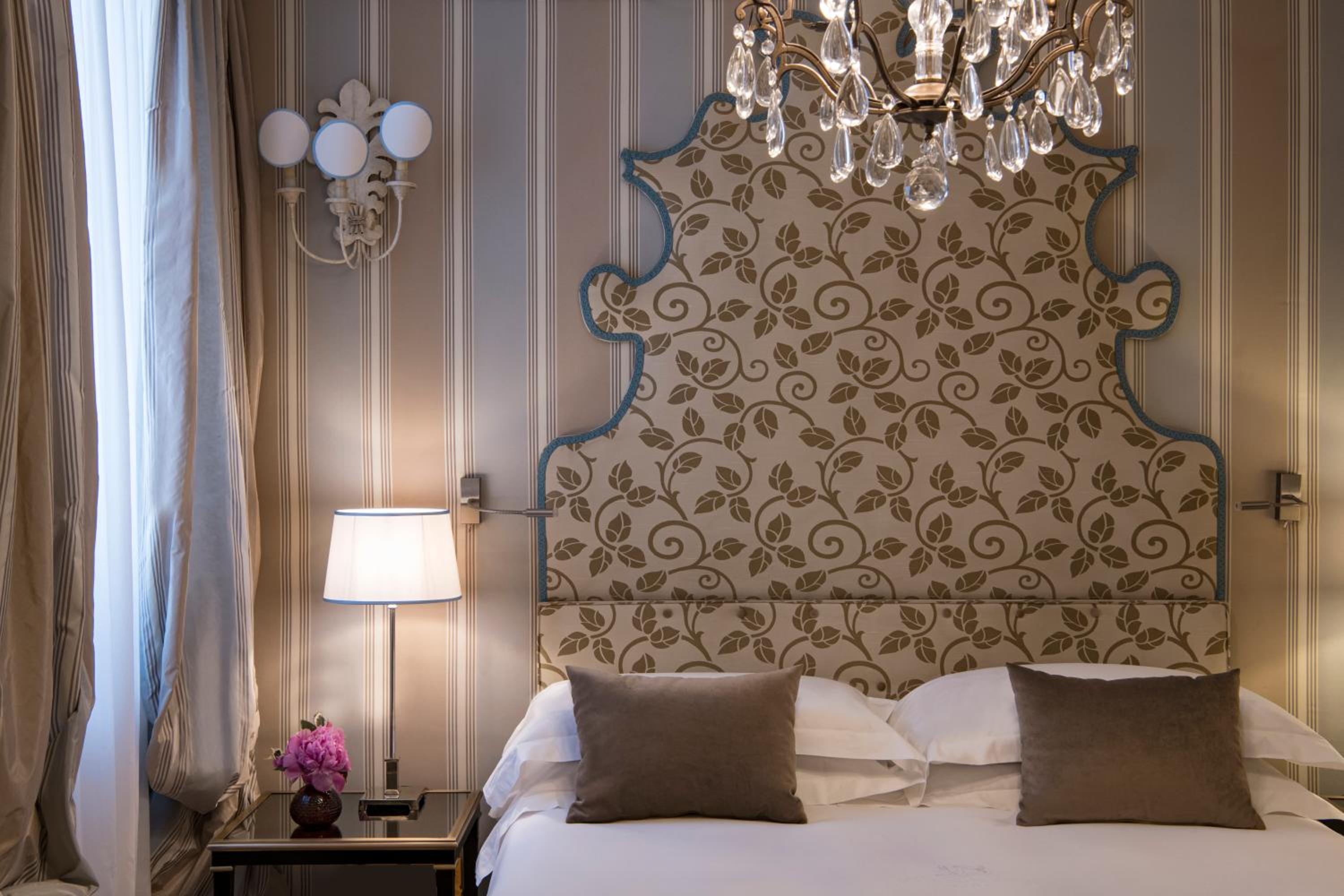 Superior Double Room thumbnail 6
