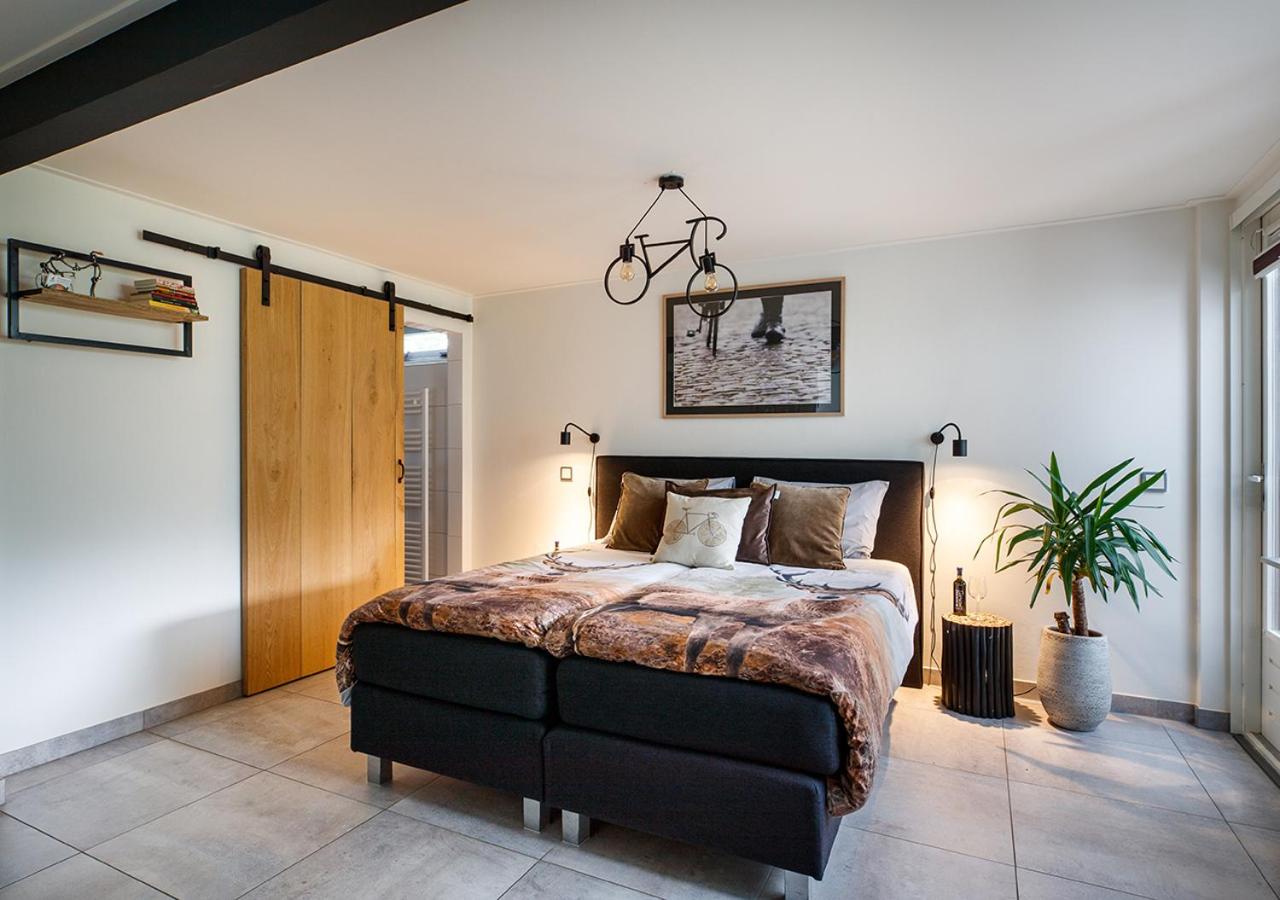 Twin Room with Bathroom photo 1