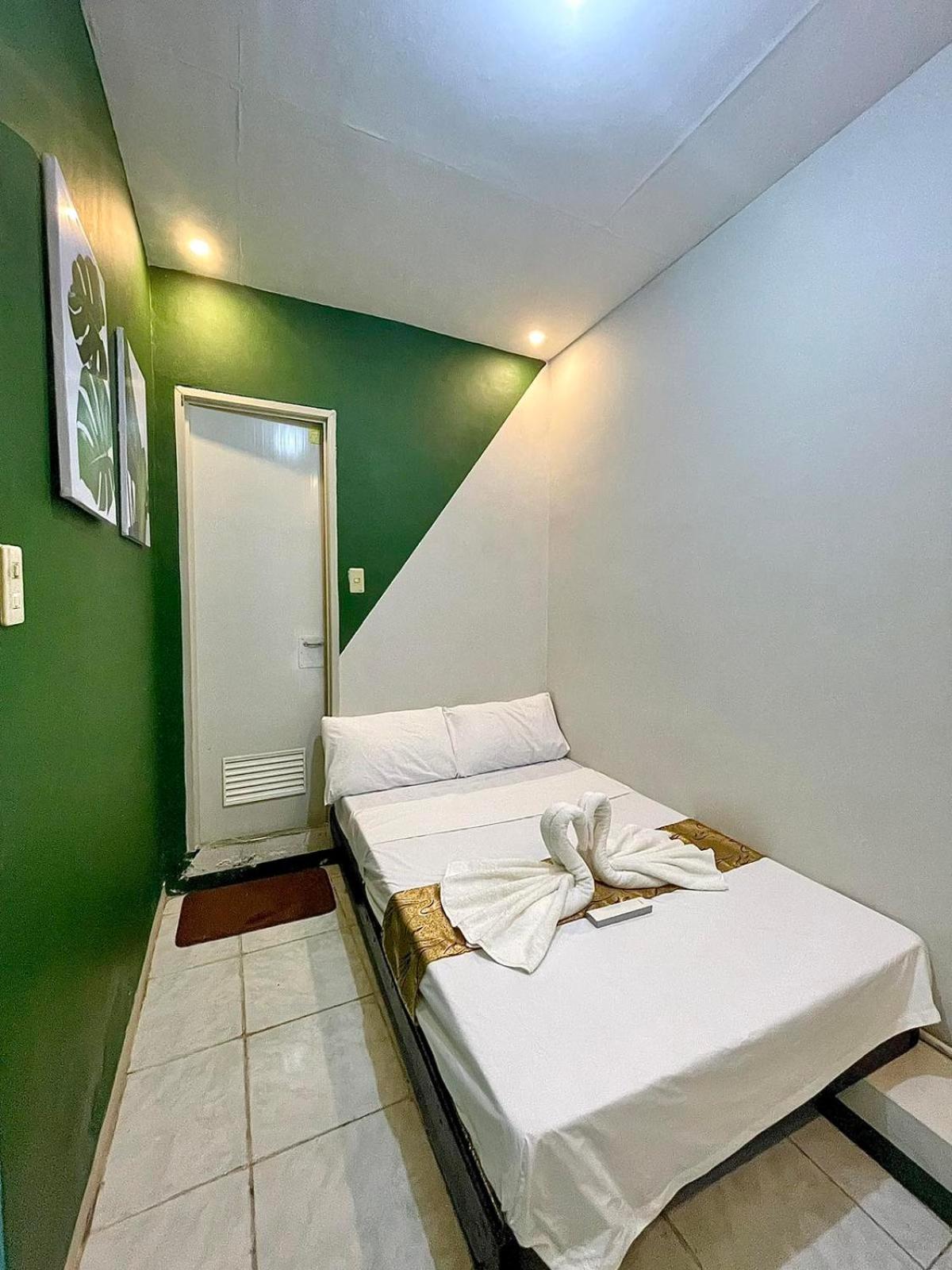 Economy Double Room photo 2