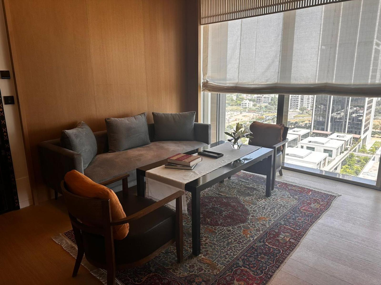 Grand King Suite, Club hours and 1 way Airport transfer - Photo 5