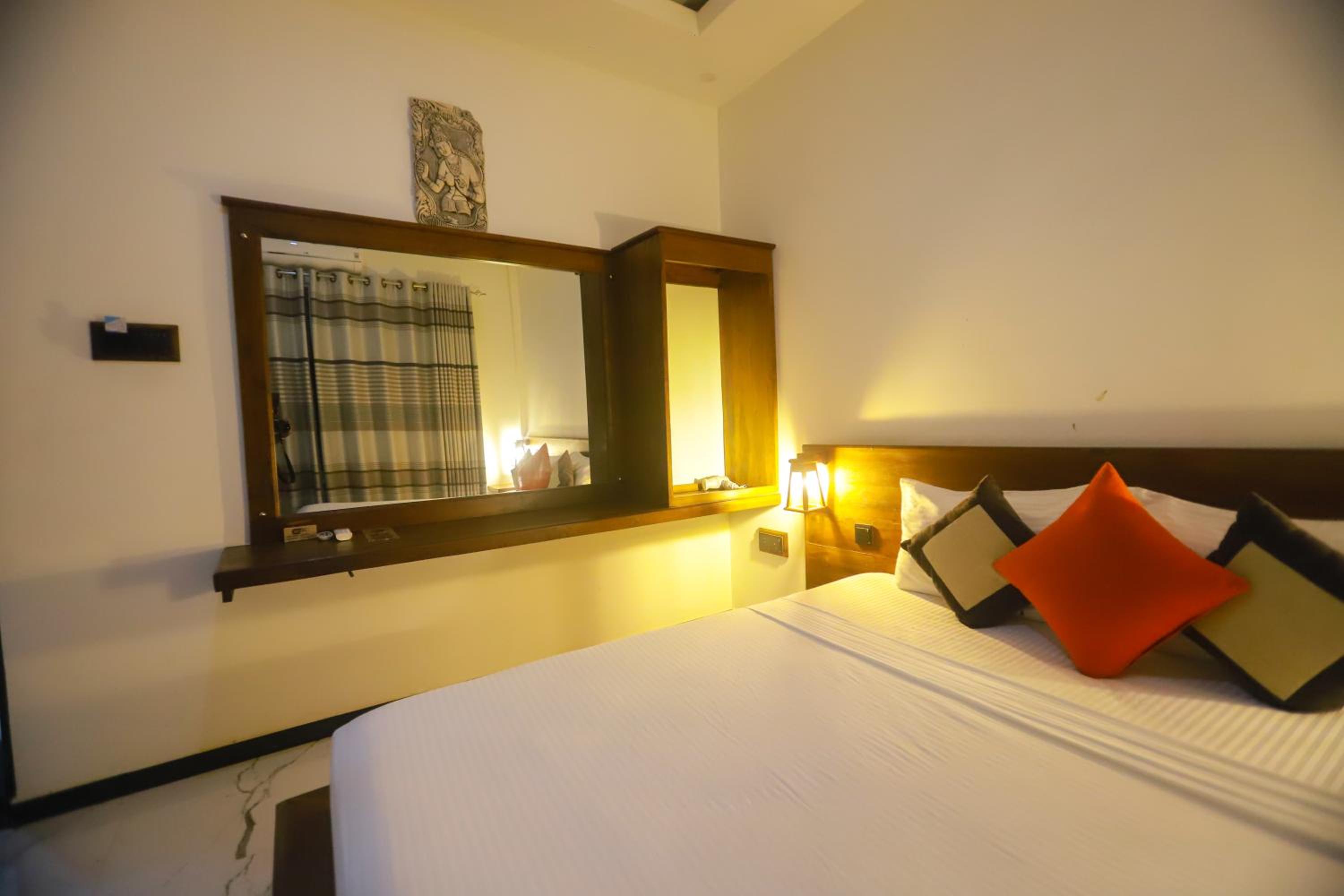 Deluxe Double Room with Balcony photo 2