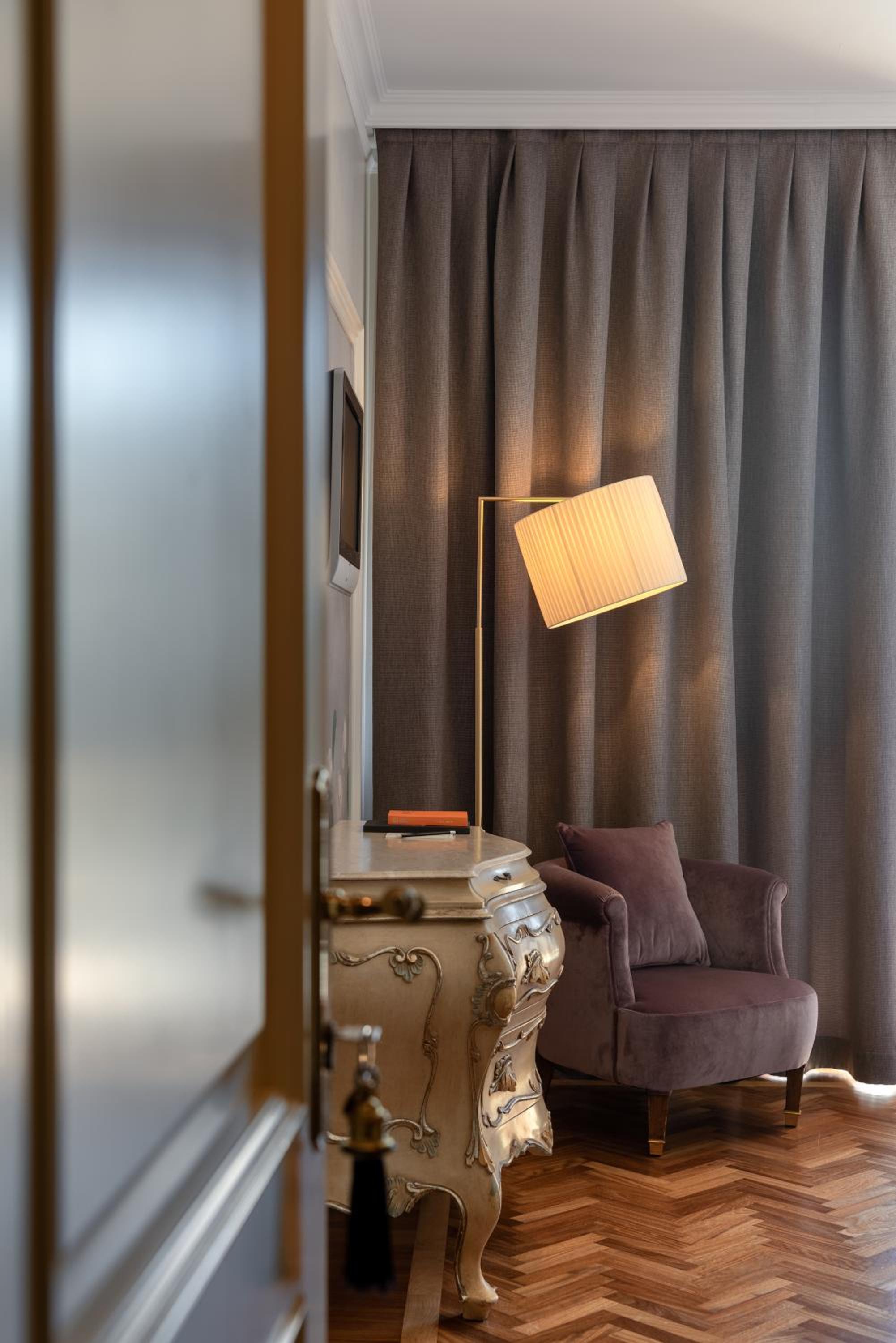 Superior Double Room with Terrace and Lake View - Photo 1