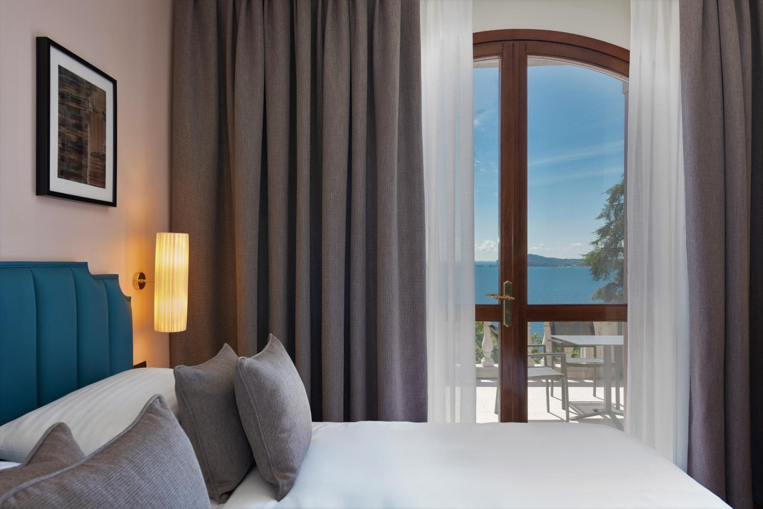 Superior Double Room with Terrace and Lake View - Photo 3
