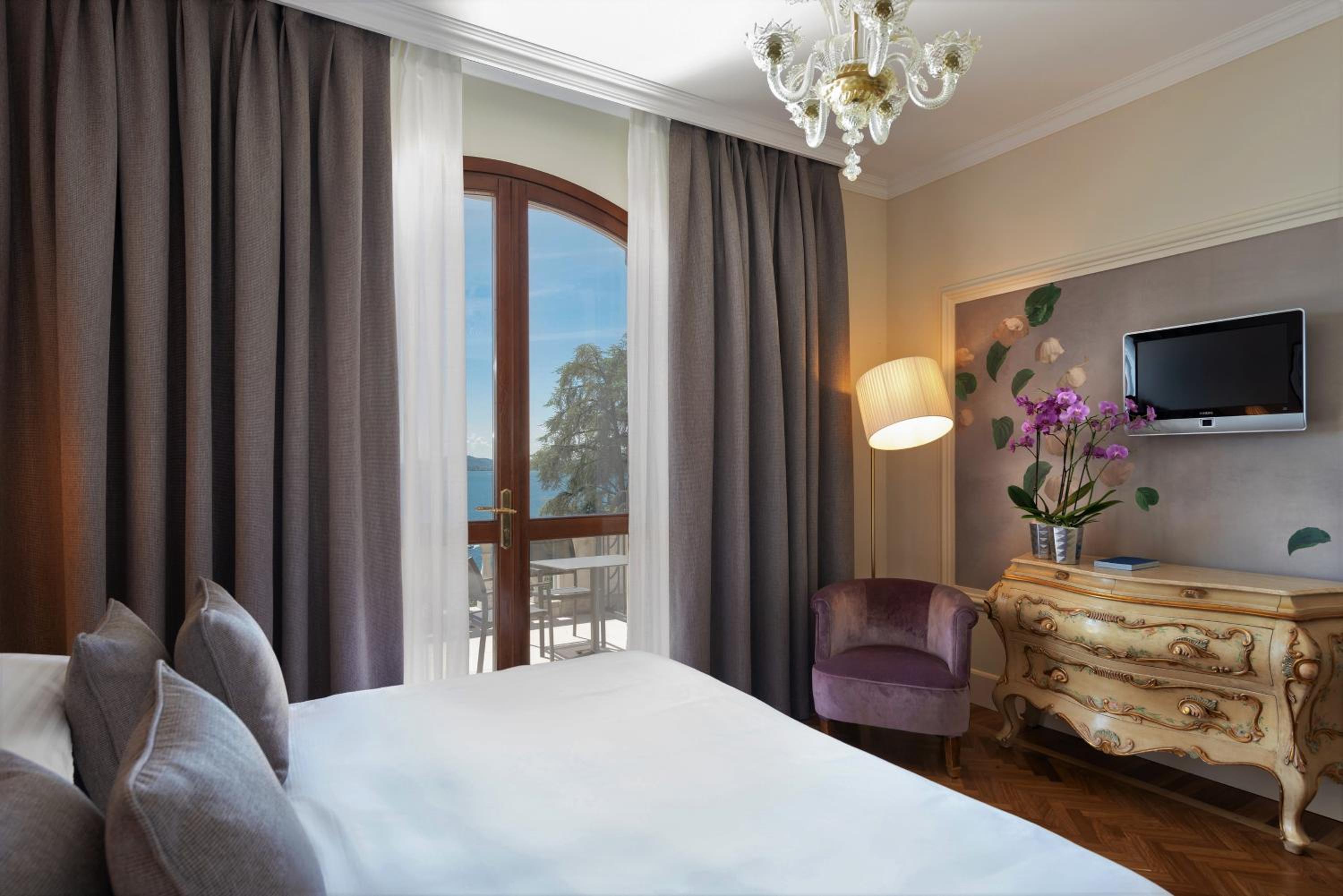 Superior Double Room with Terrace and Lake View - Photo 5