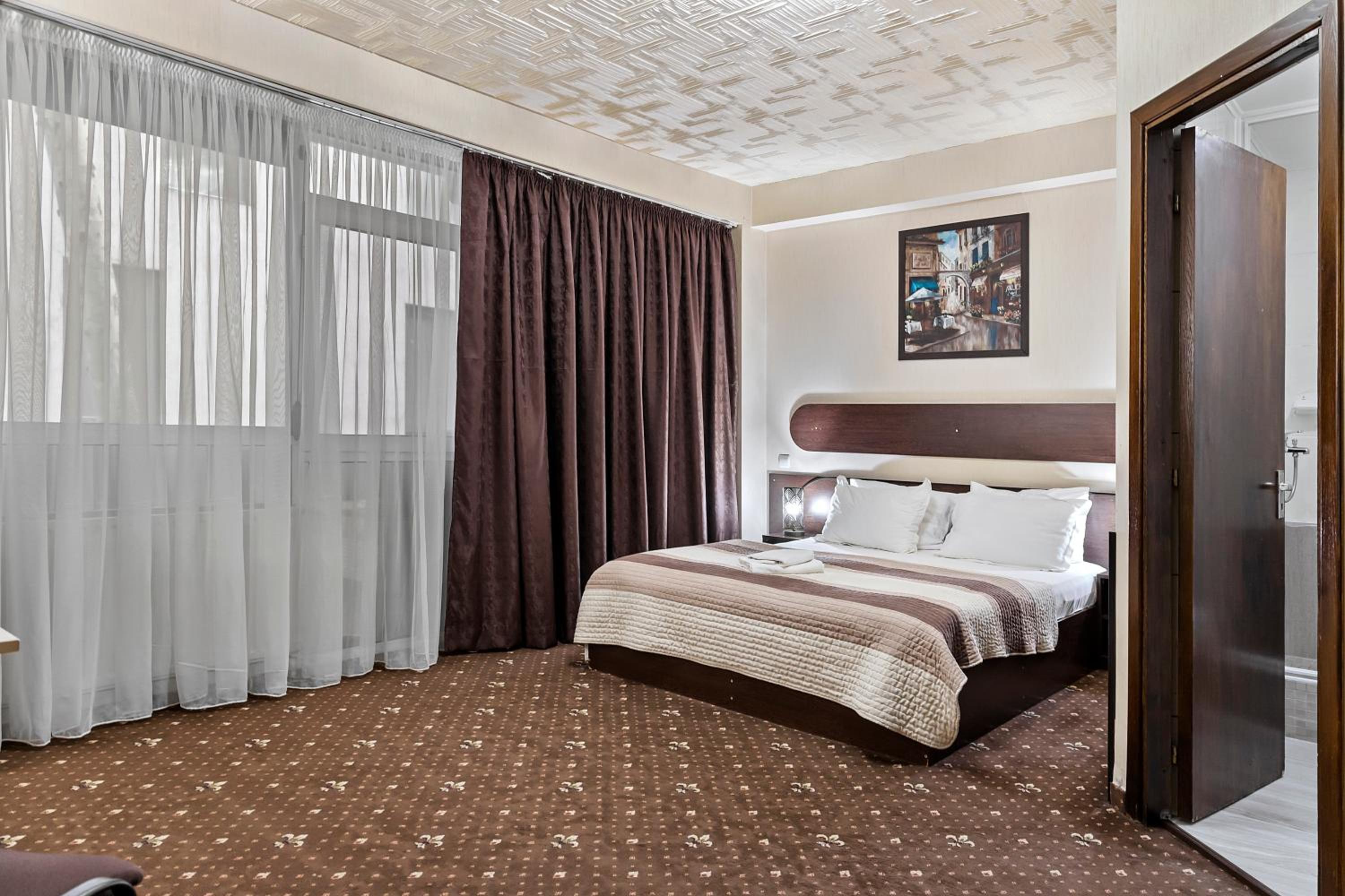Double Room - Photo 6
