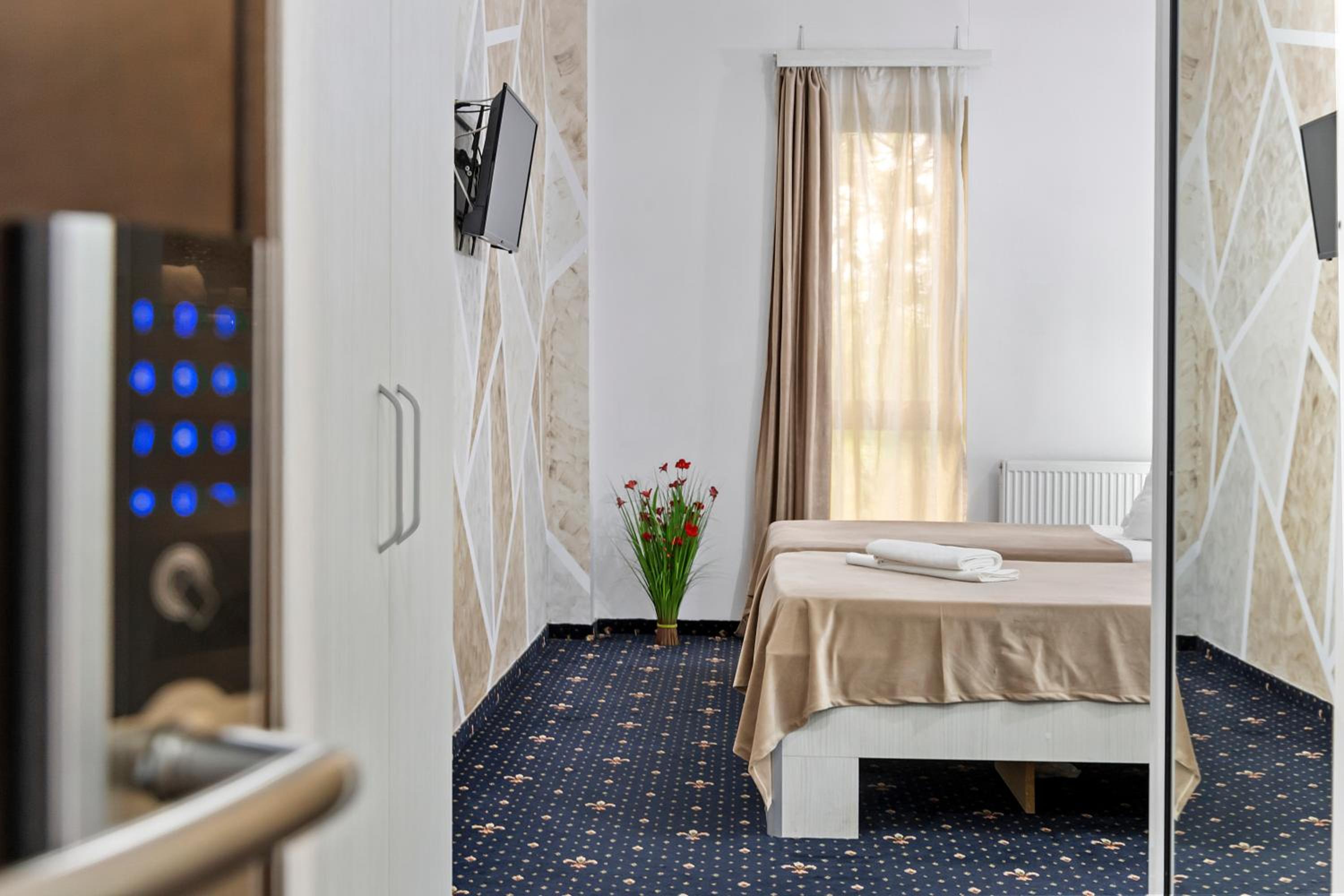 Superior Twin Room - Photo 10