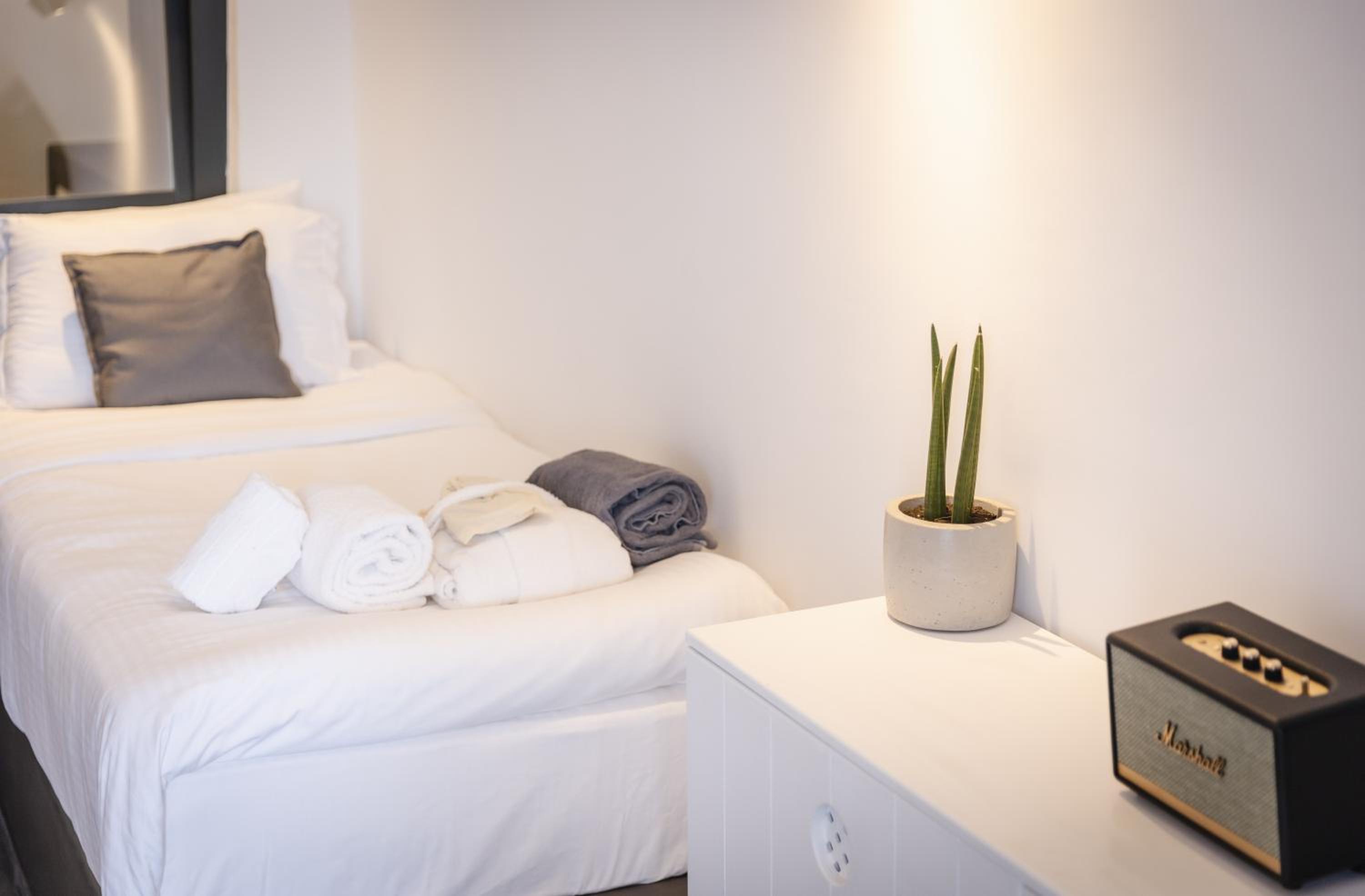 Callista Two Bedroom Villa with Caldera View & Outdoor Jetted Tub 