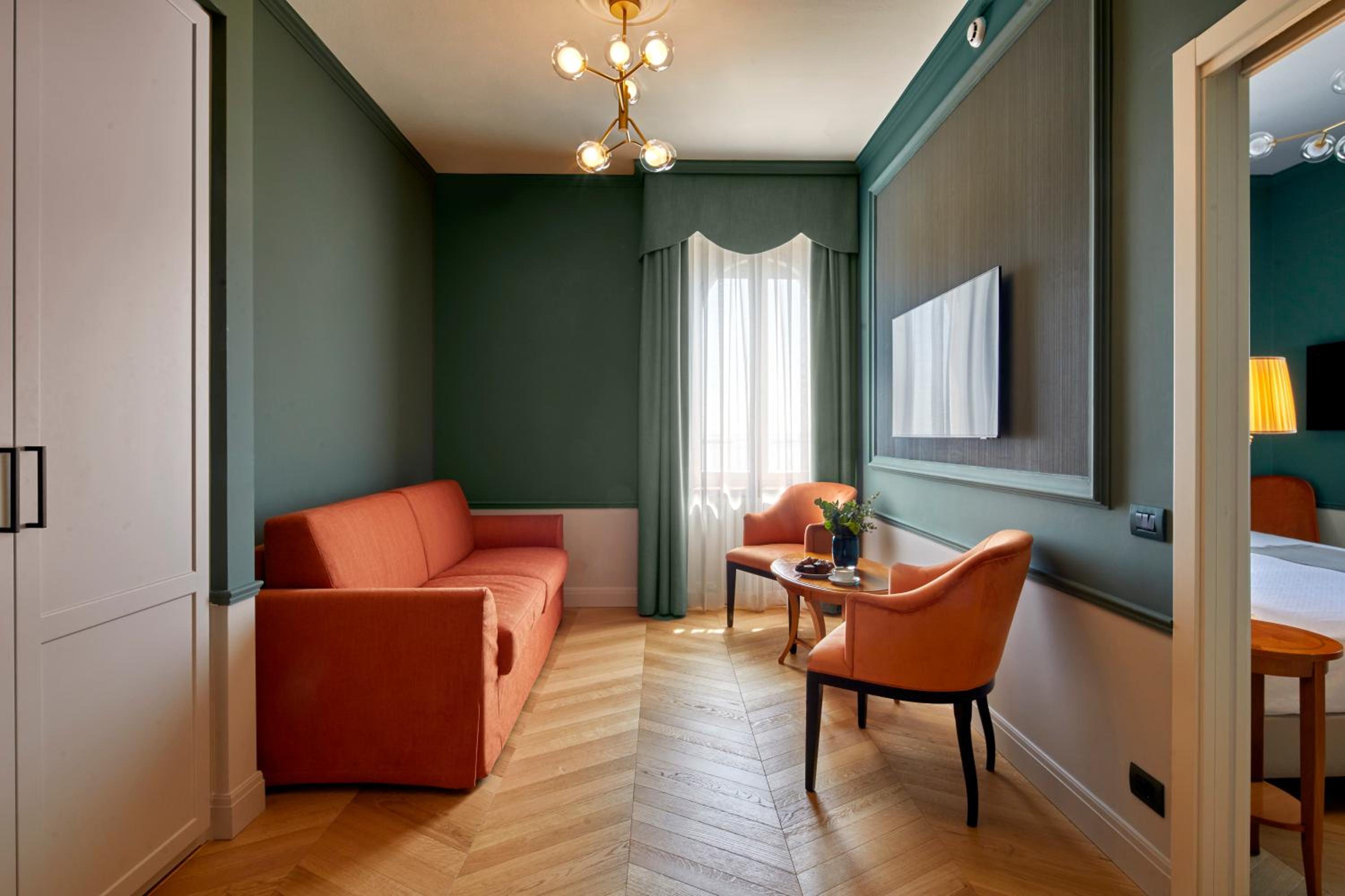 Junior Suite with Lake View - Photo 1