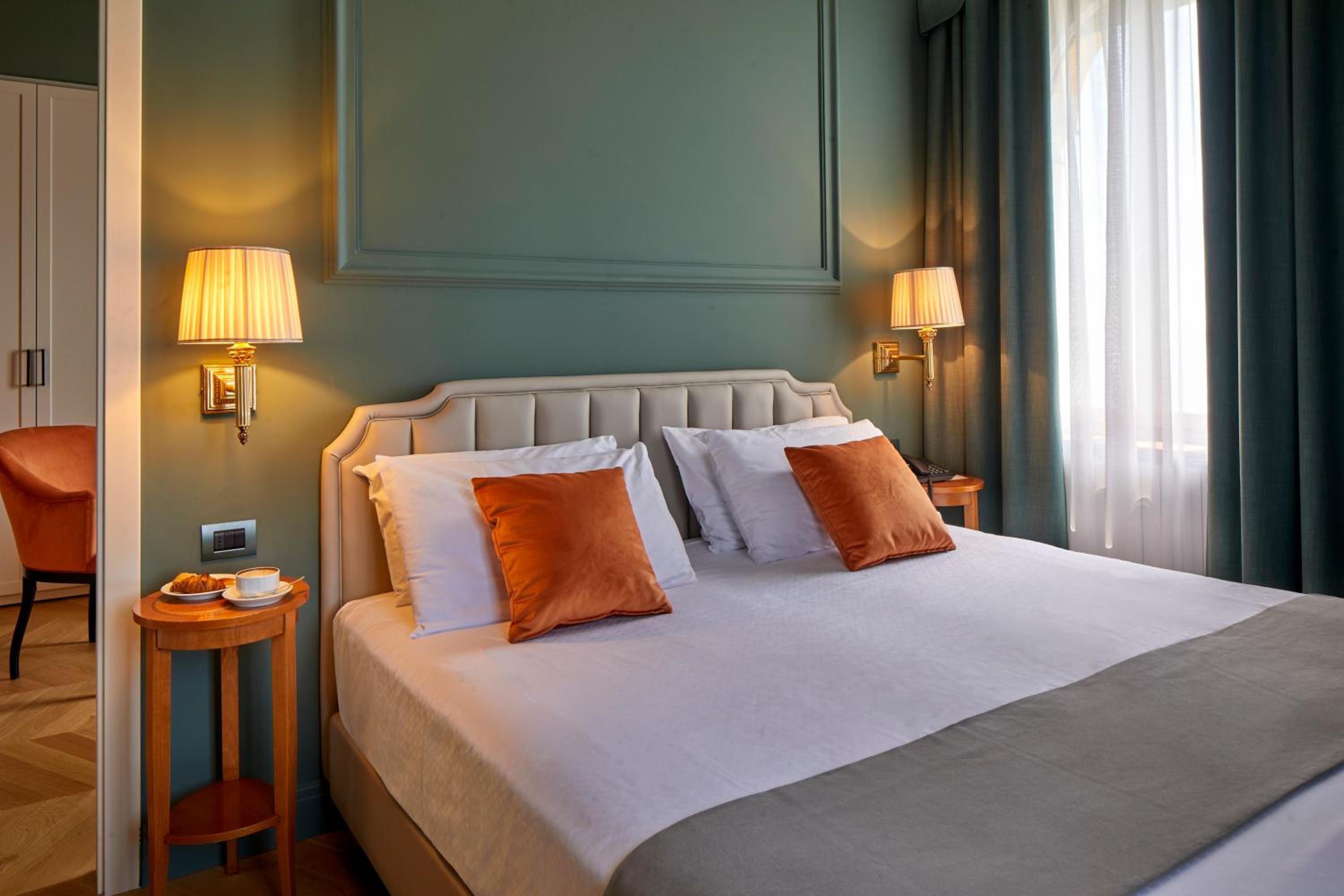 Junior Suite with Lake View - Photo 4