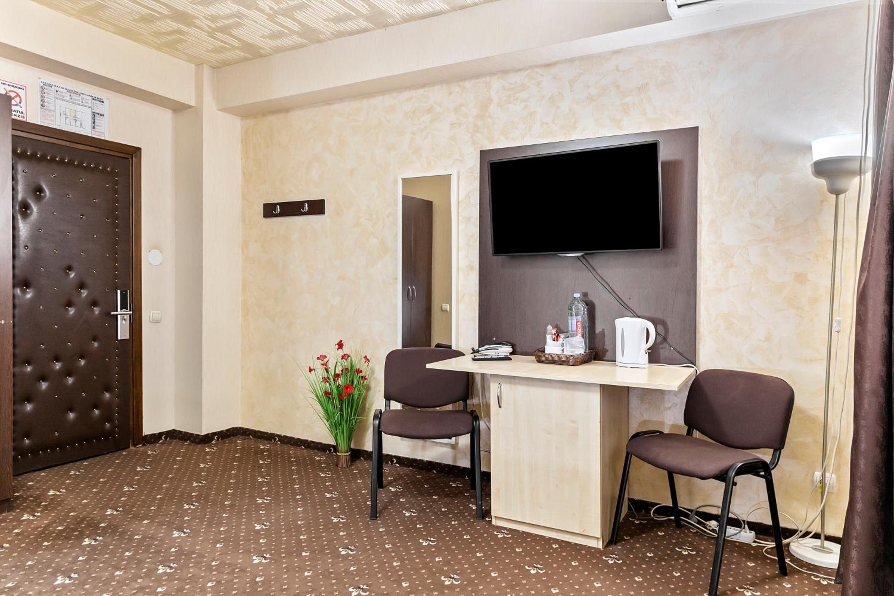 Double Room - Photo 2