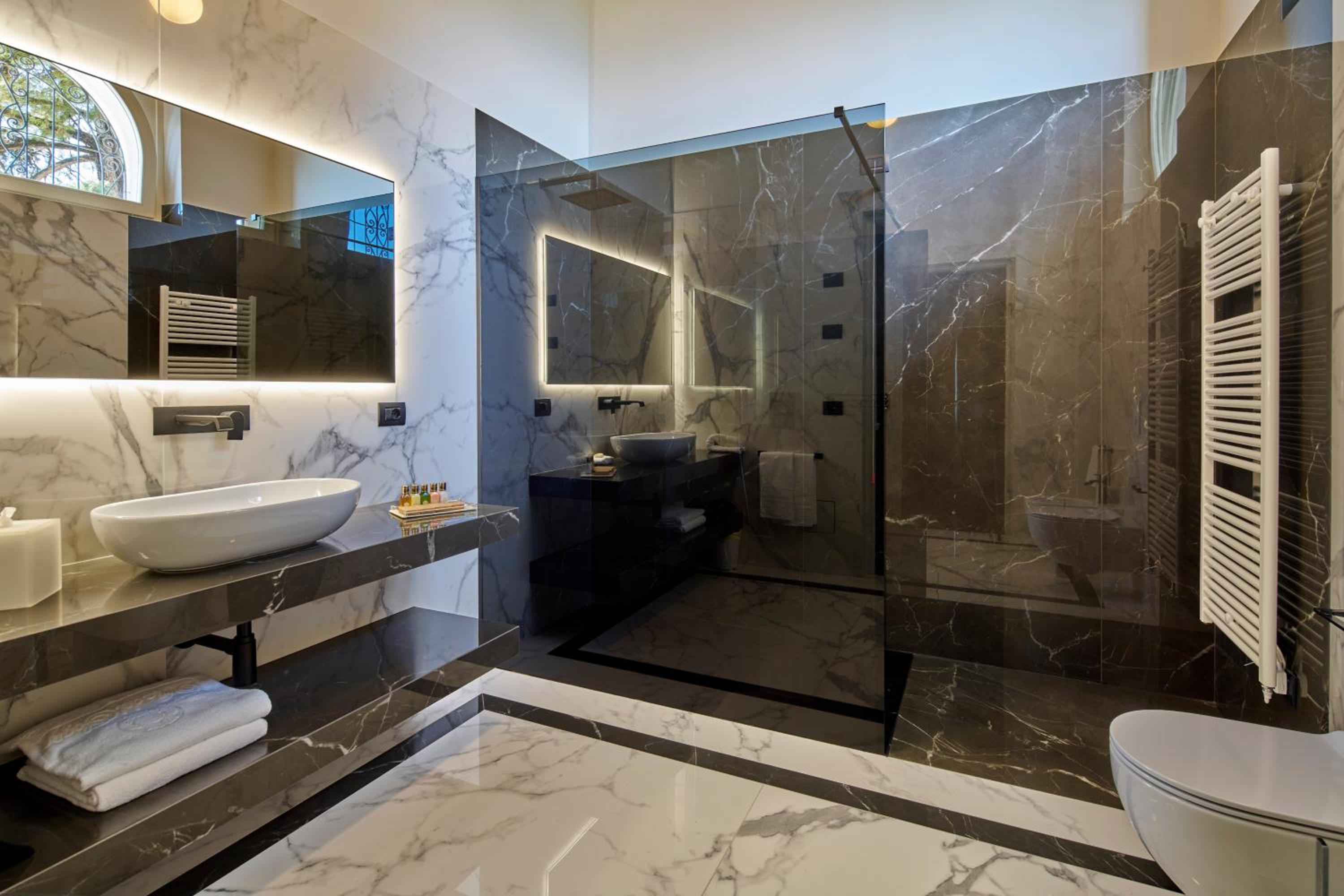 Junior Suite with Terrace and Lake View - Photo 7