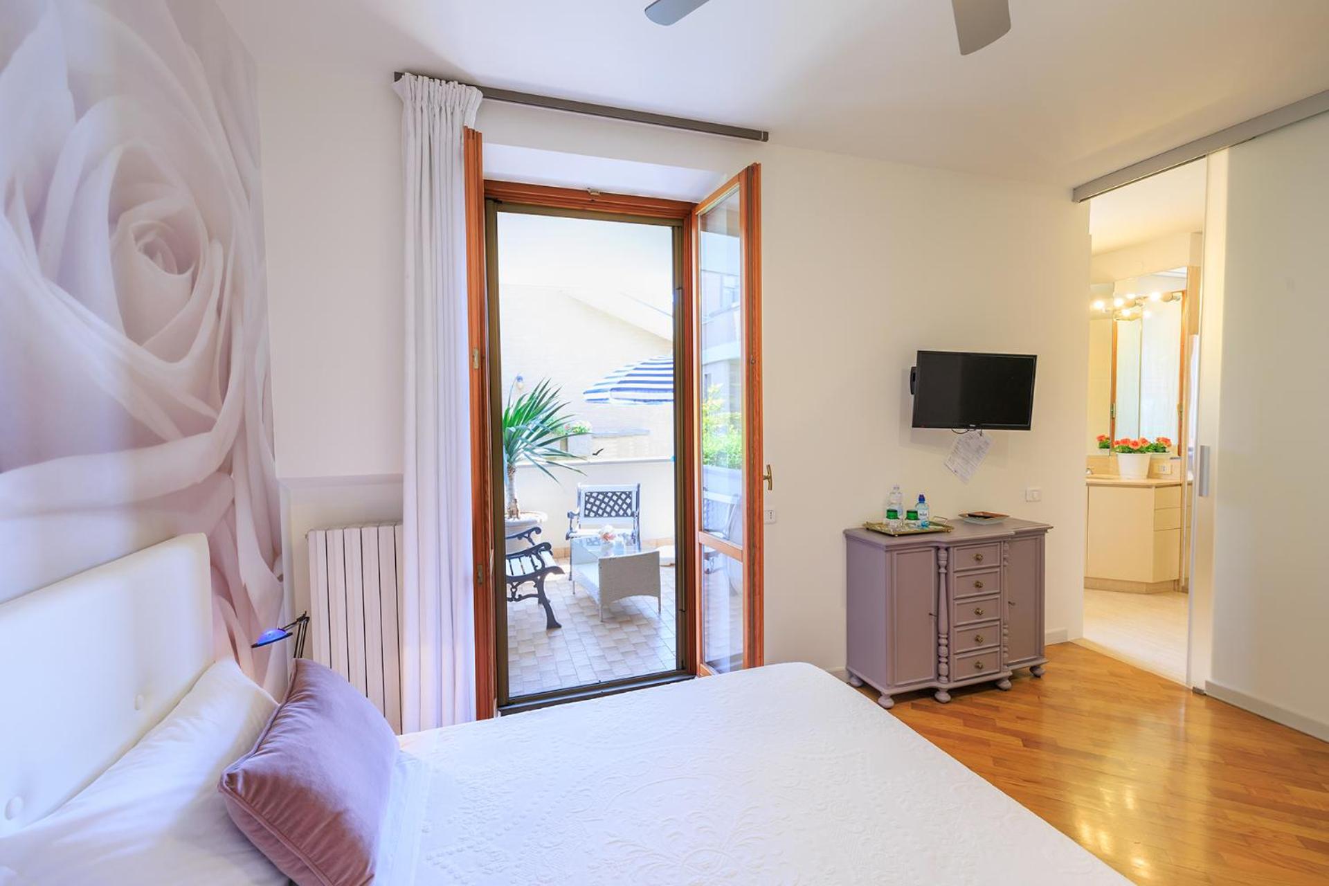 Double Room with Private Bathroom photo 2