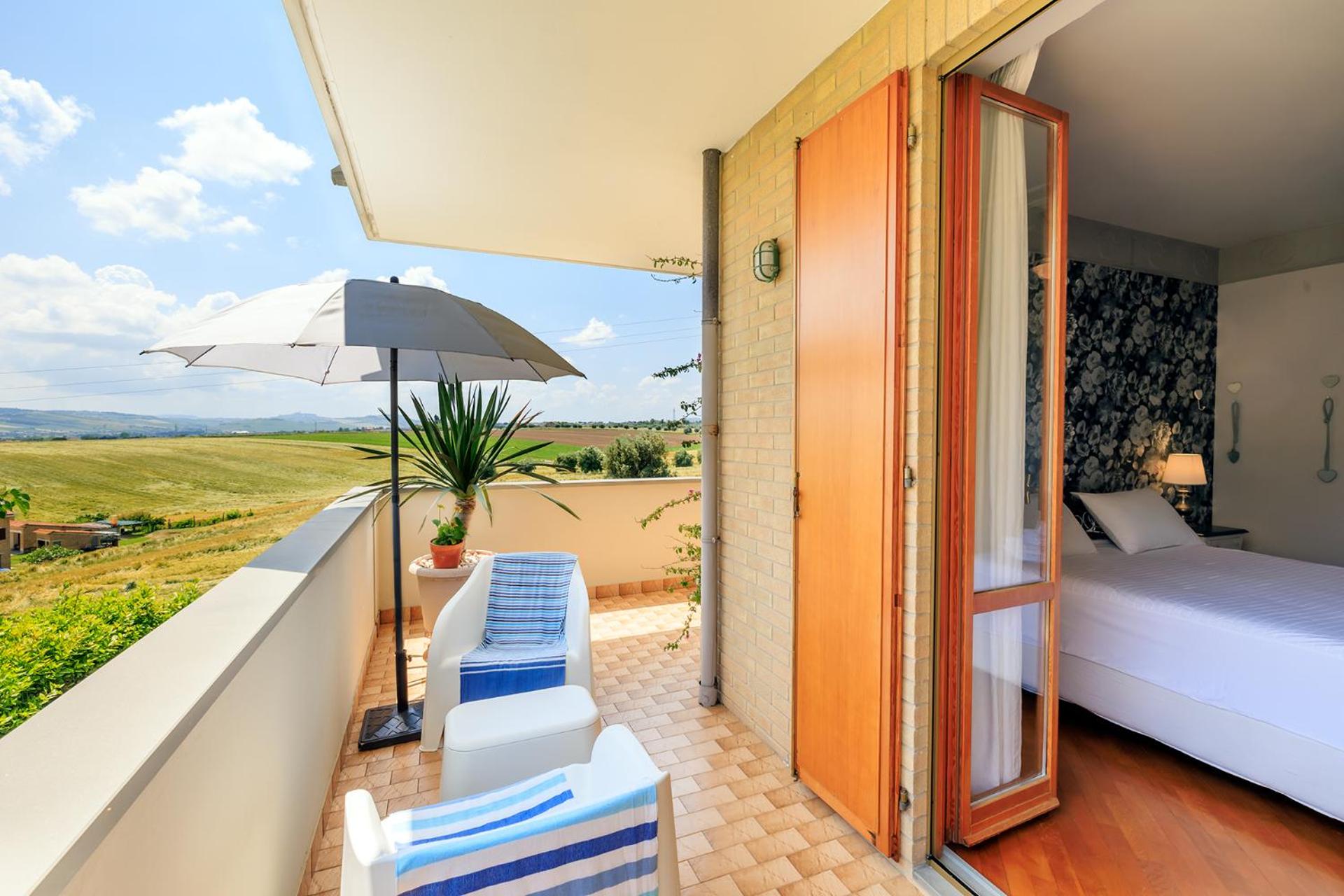 Double Room with Private Bathroom photo 3