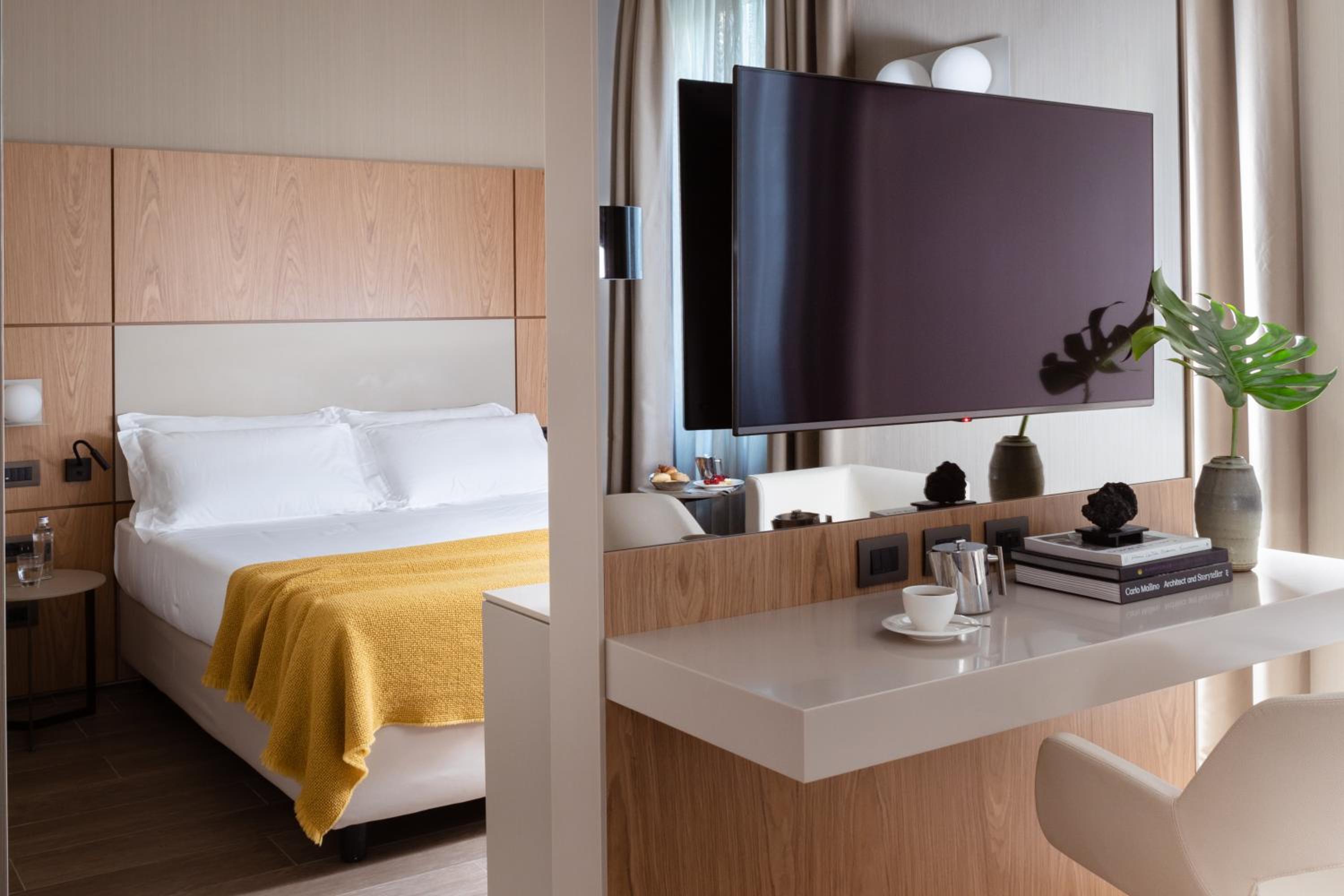 Junior Suite with Spa Access - Photo 1