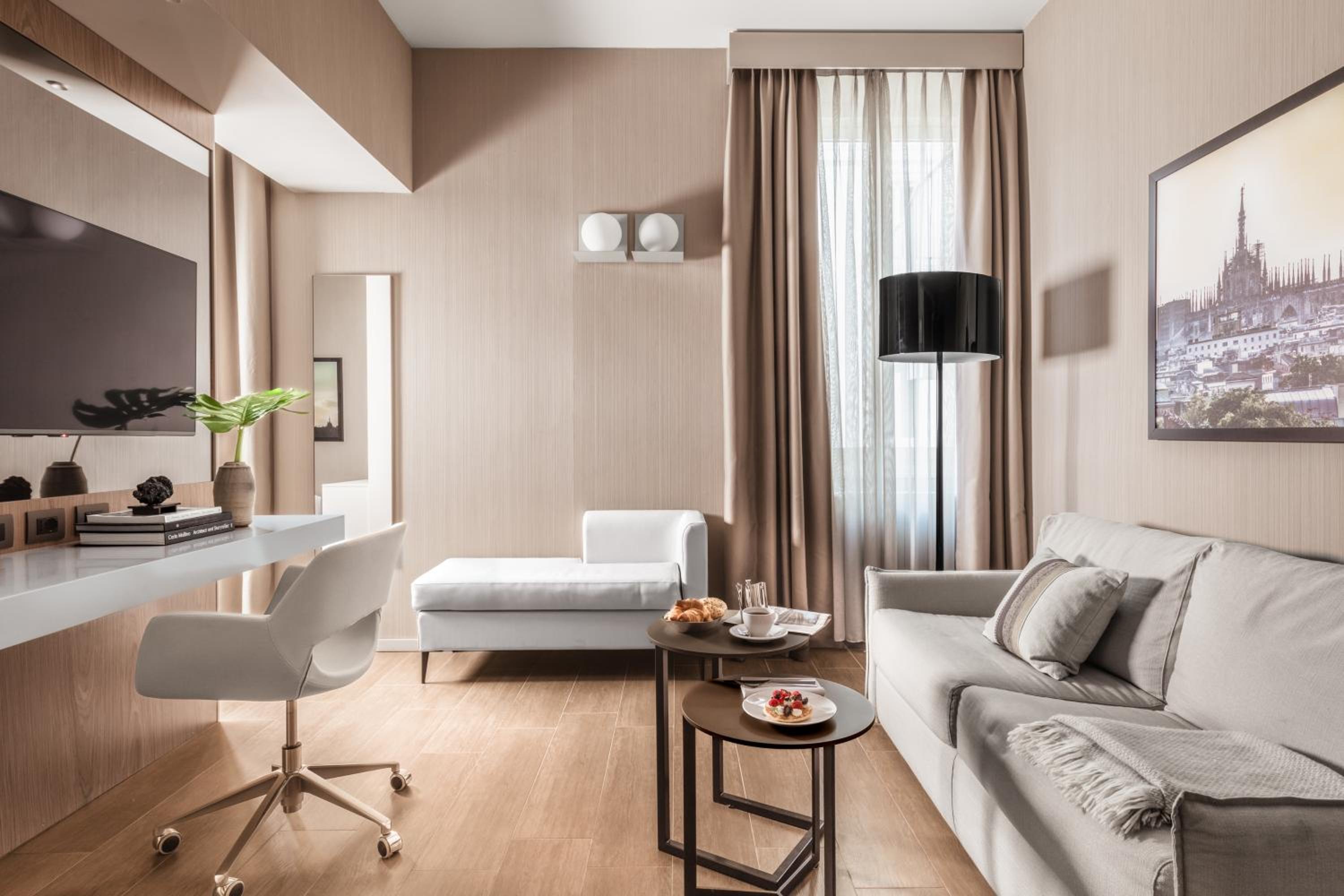 Junior Suite with Spa Access - Photo 2