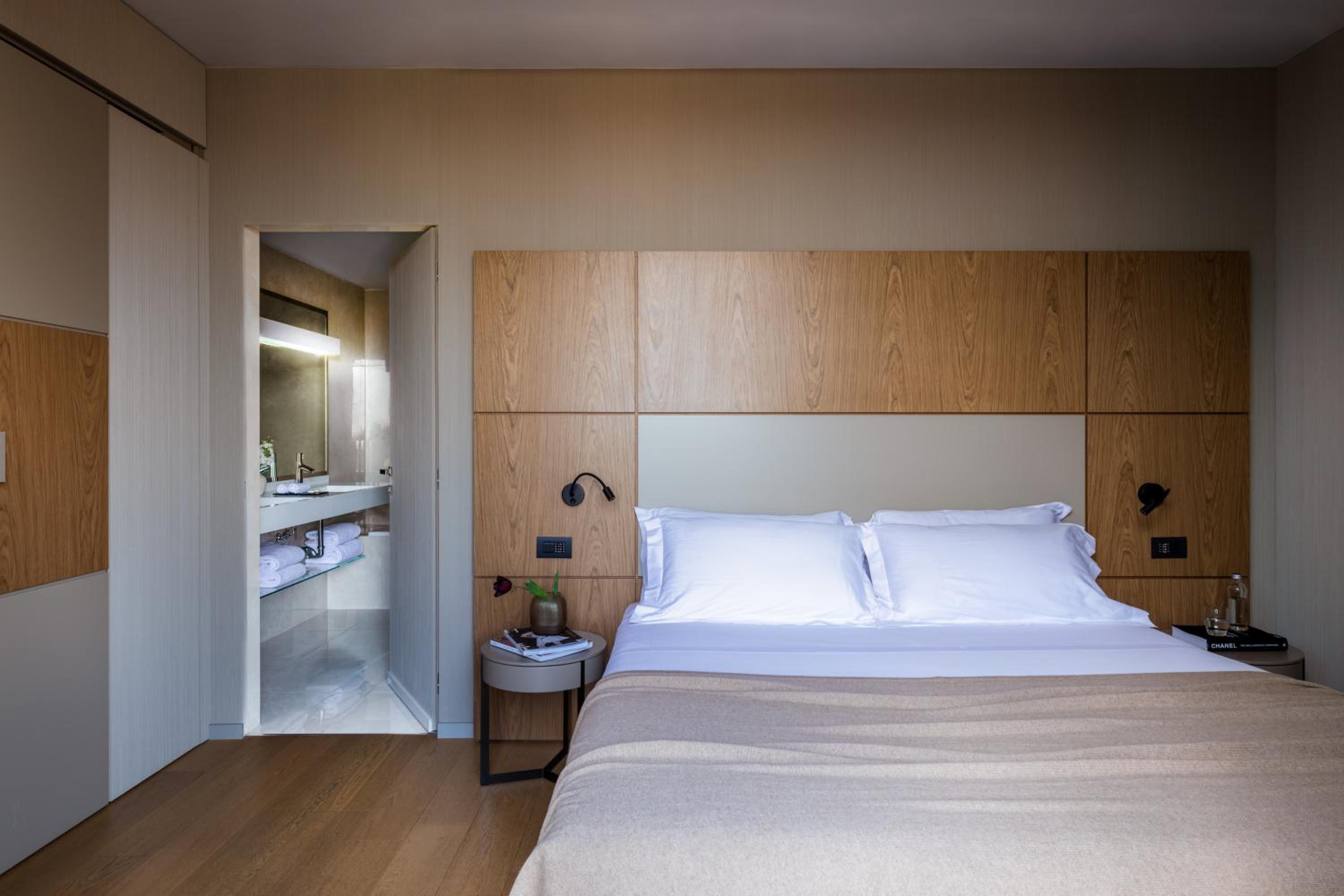 Suite with Spa Access (Non Smoking)