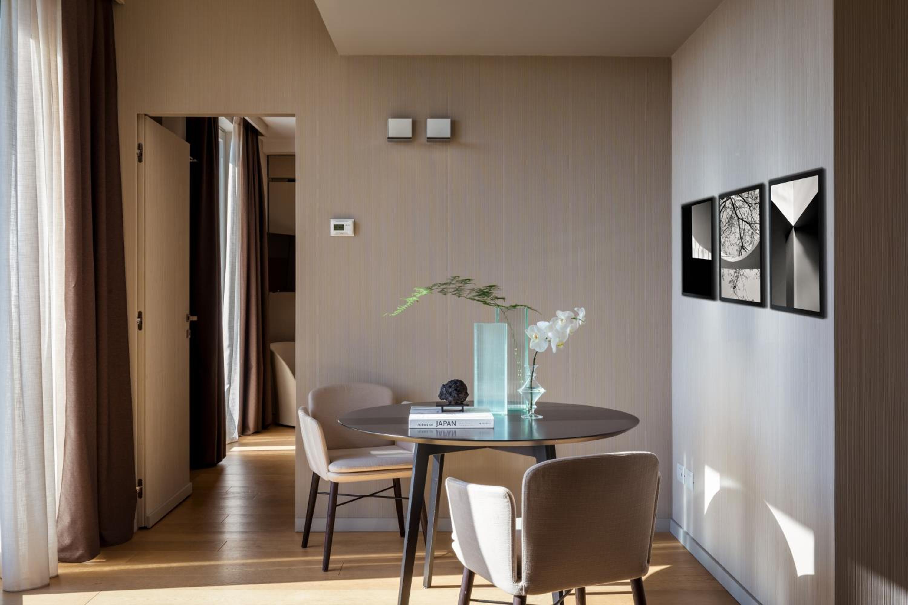 Suite with Spa Access (Non Smoking)