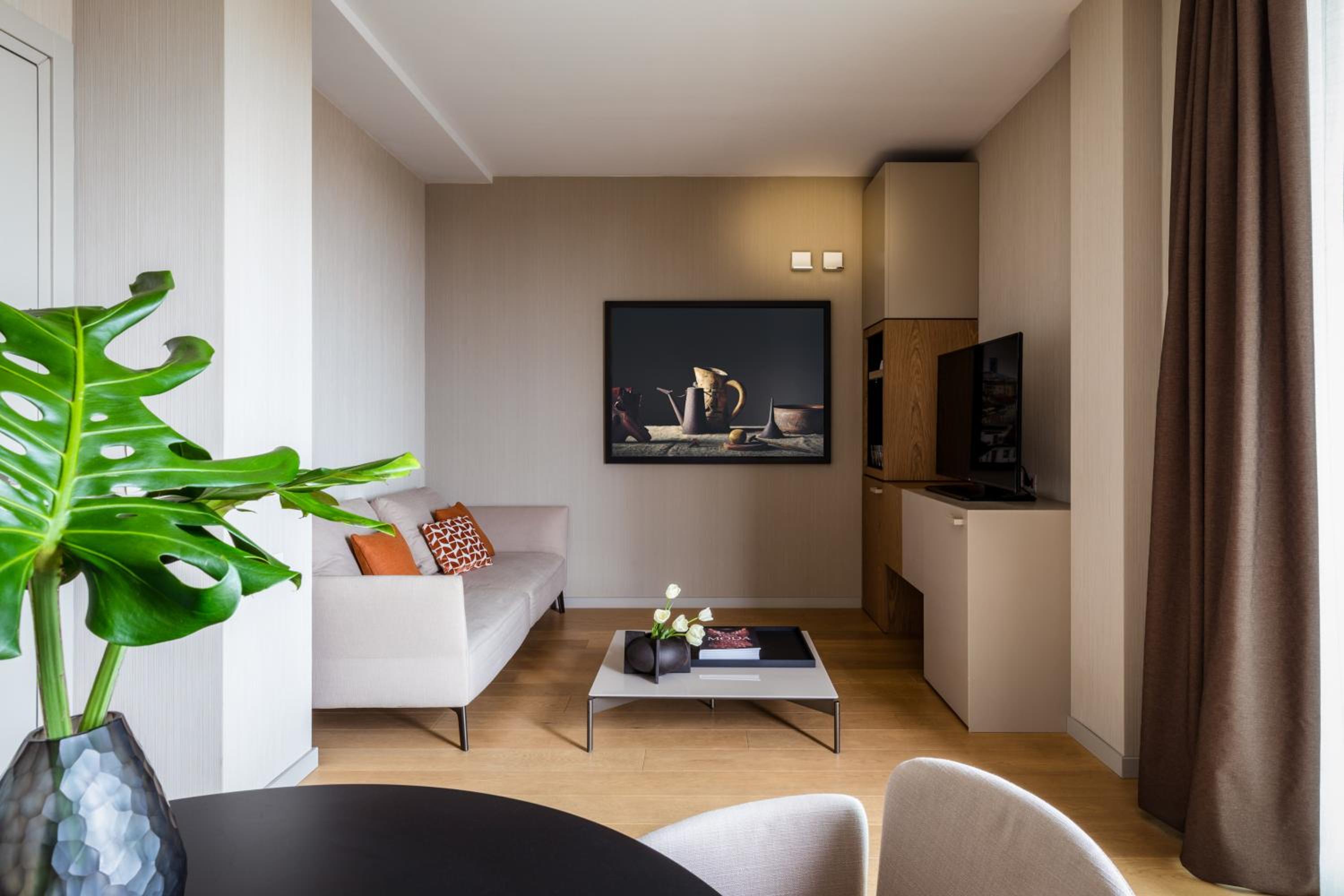 Suite with Spa Access (Non Smoking)