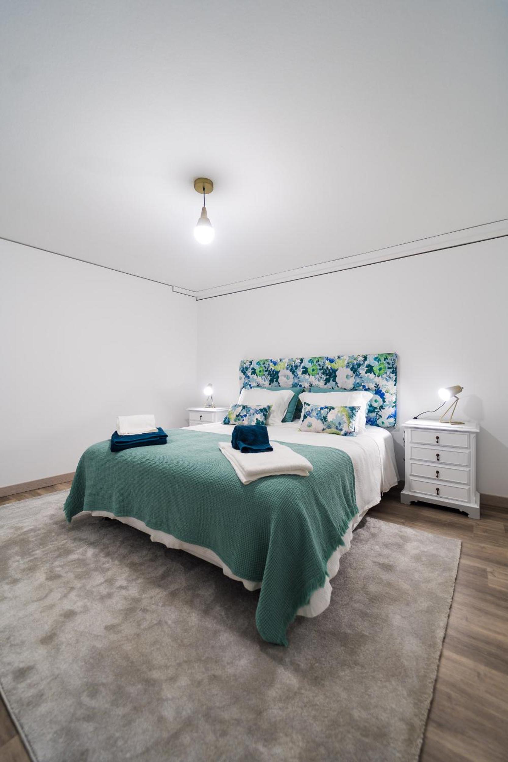 One-Bedroom Apartment photo 1