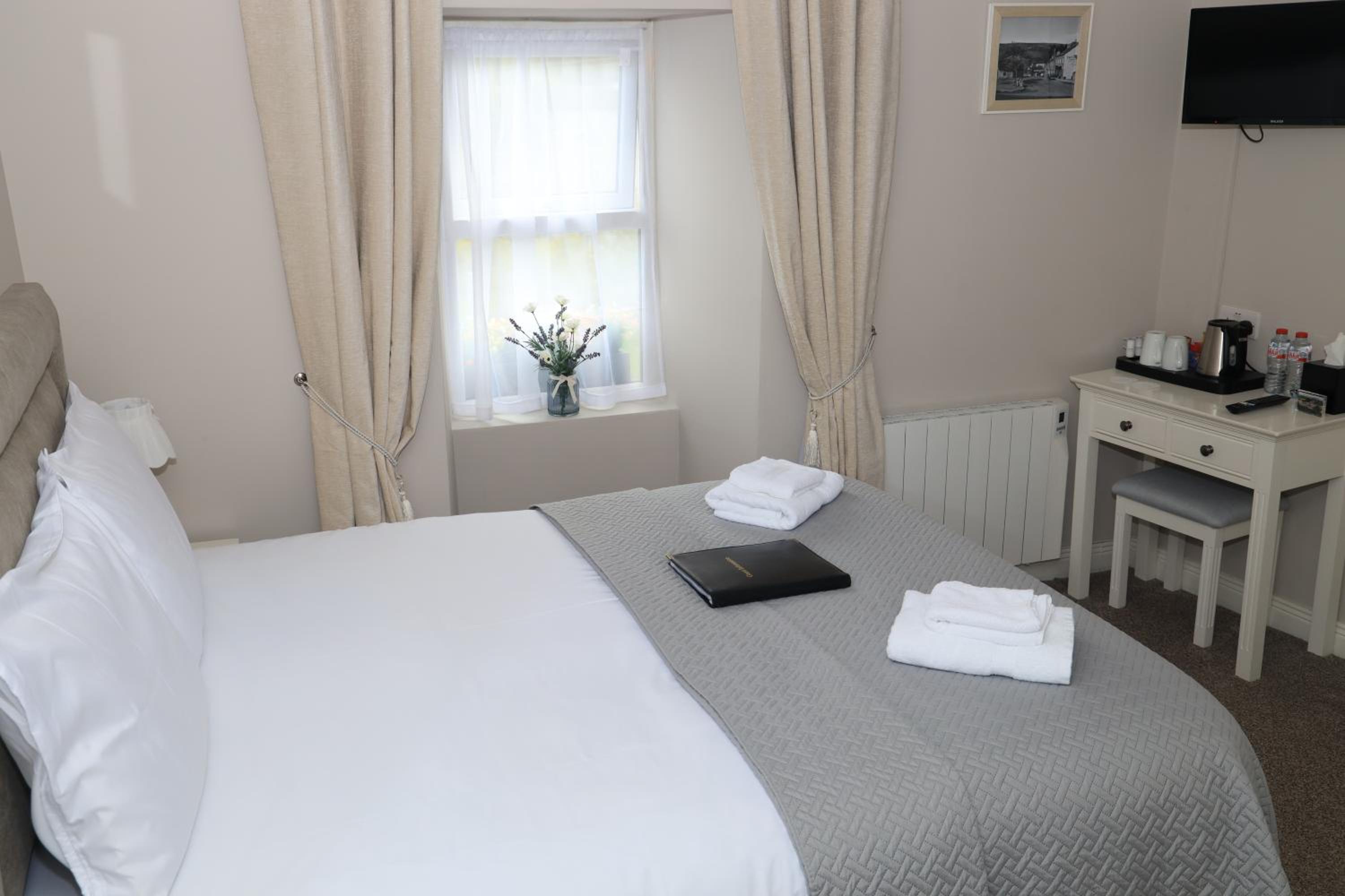 Double Room with Private Bathroom - Photo 12