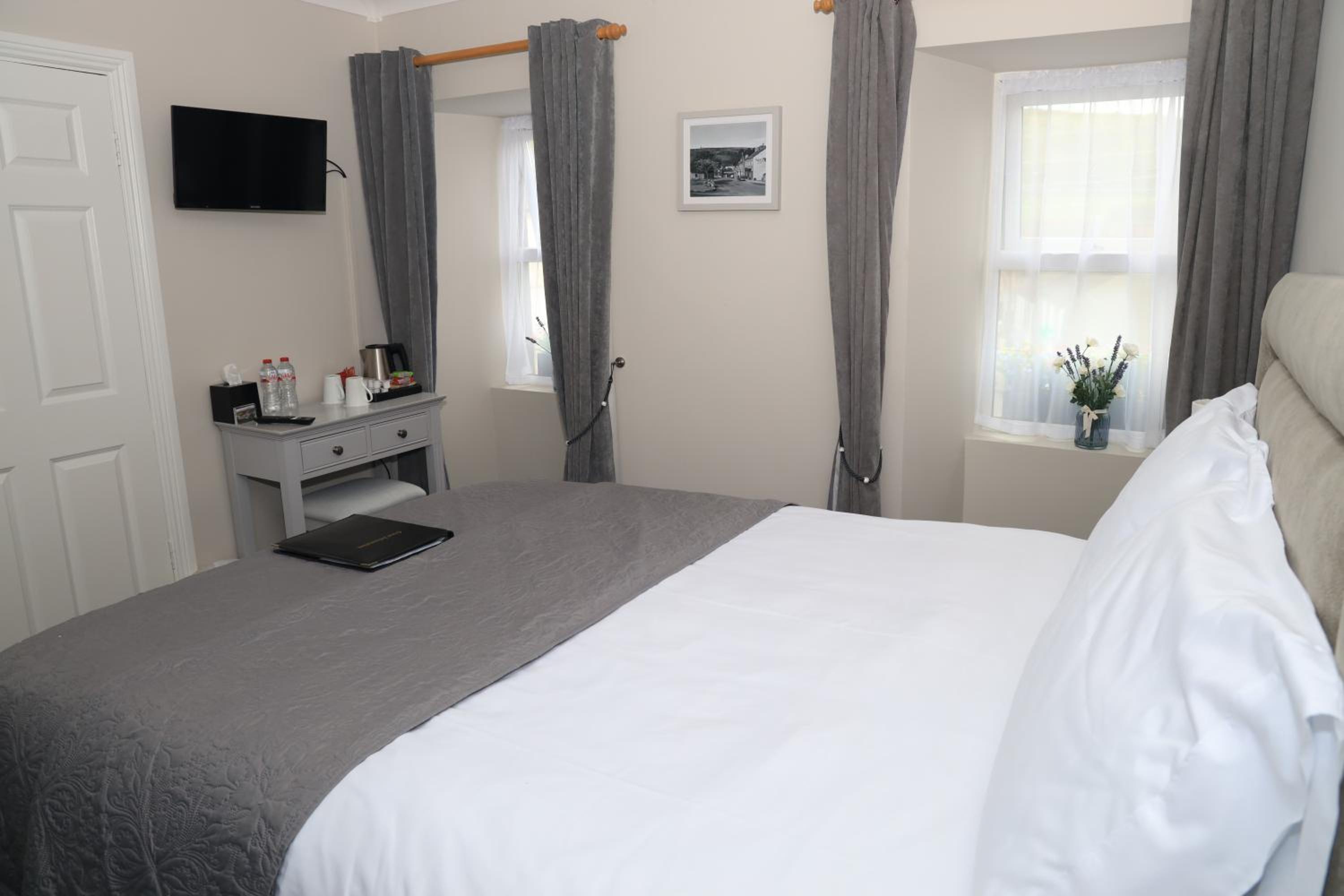 Double Room with Private Bathroom - Photo 16