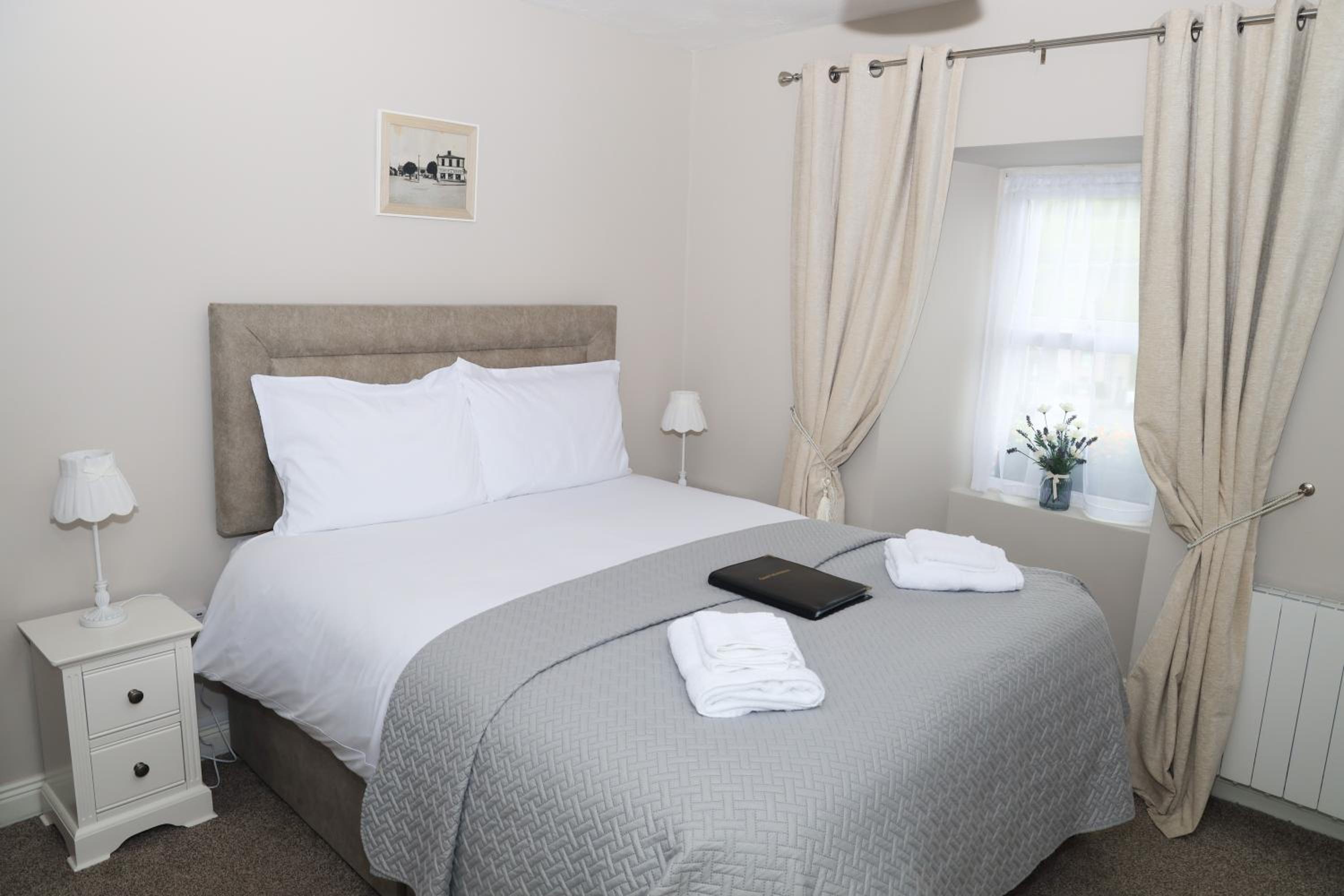 Double Room with Private Bathroom - Photo 19