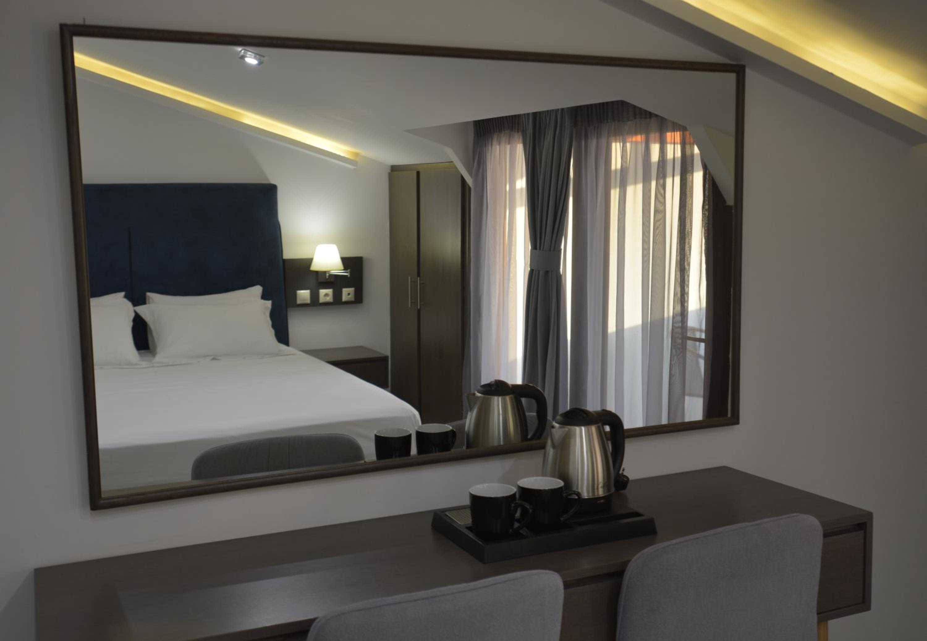 Attic Double Room with Balcony - Photo 7