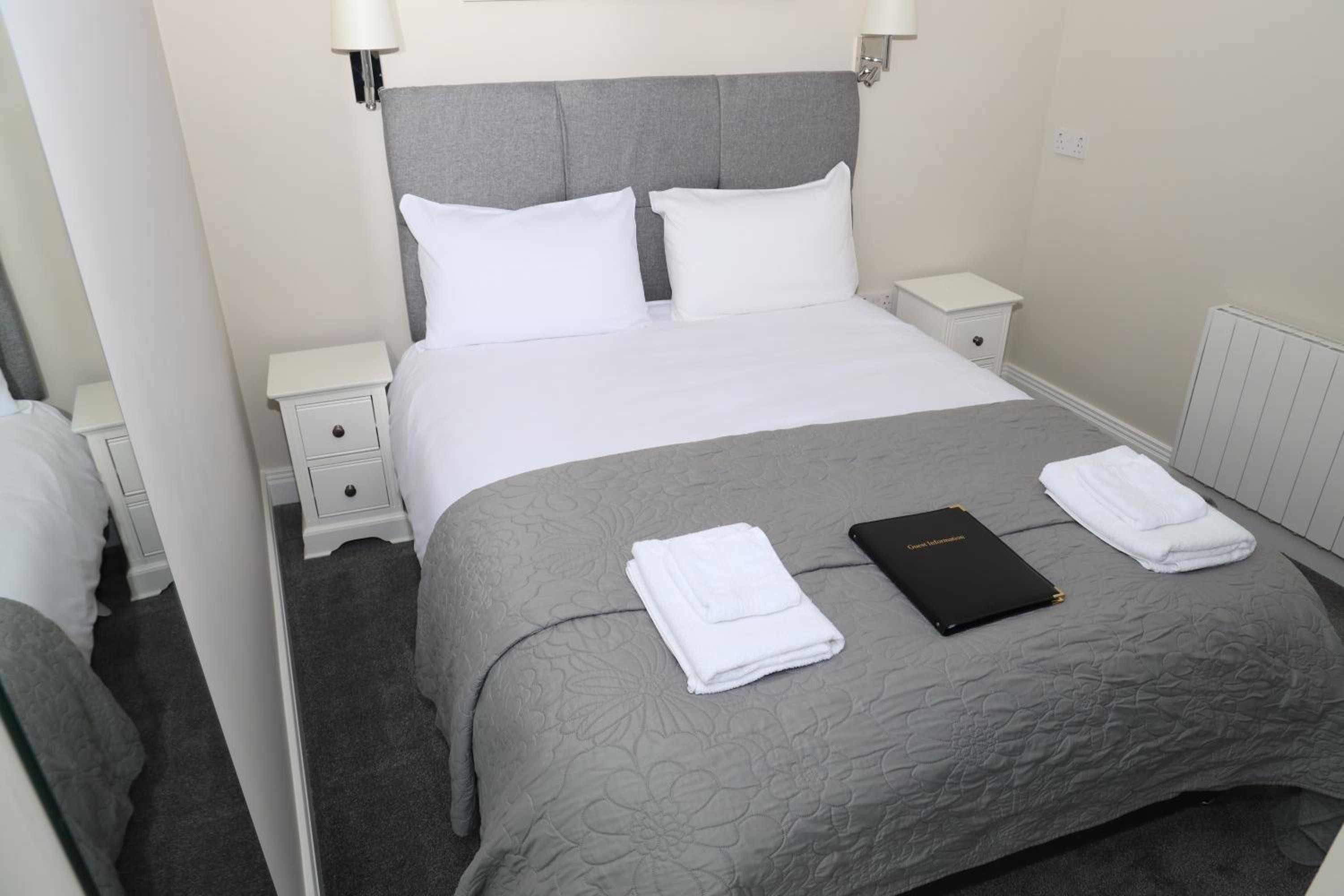 Small Double Room - Photo 5