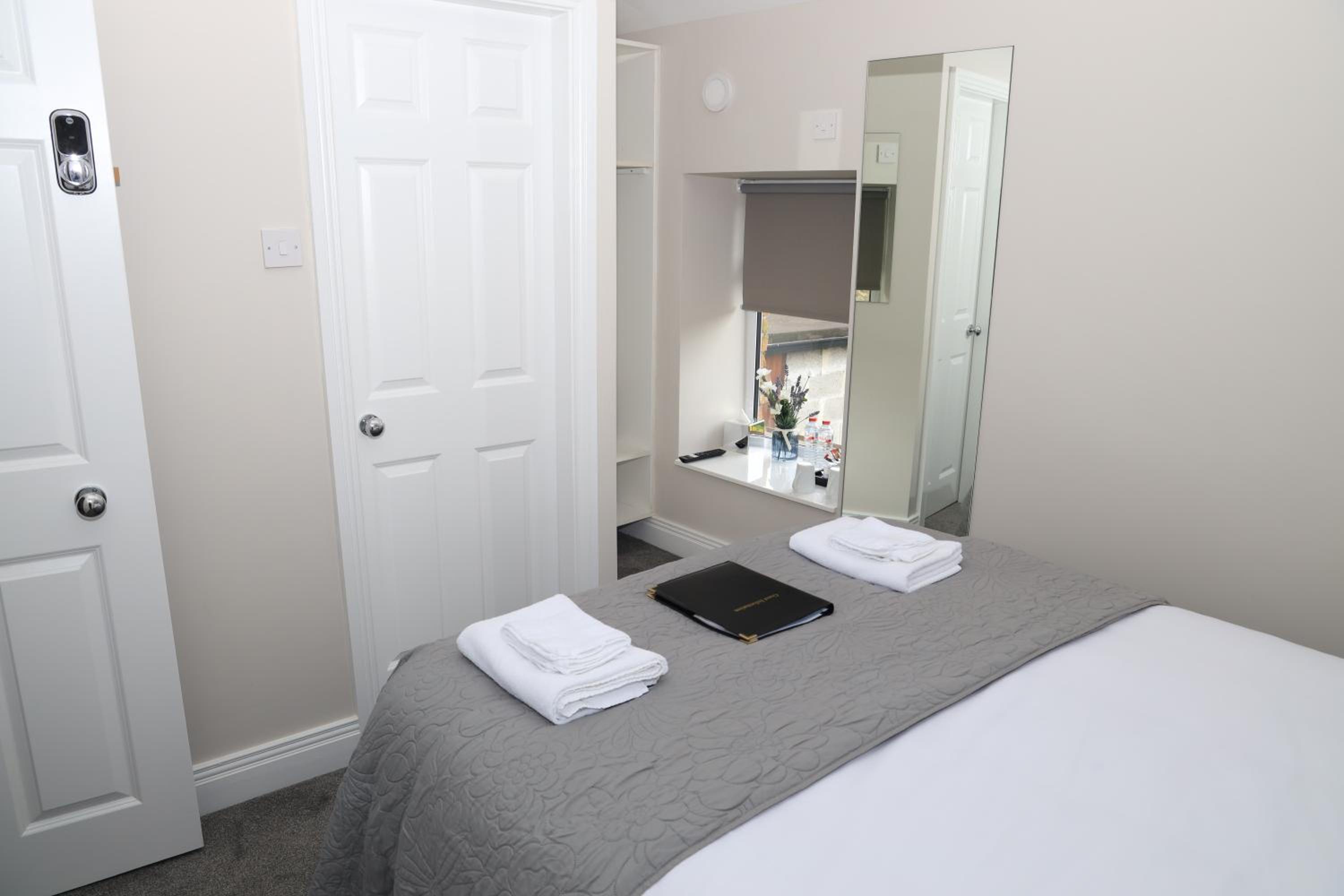 Small Double Room - Photo 2