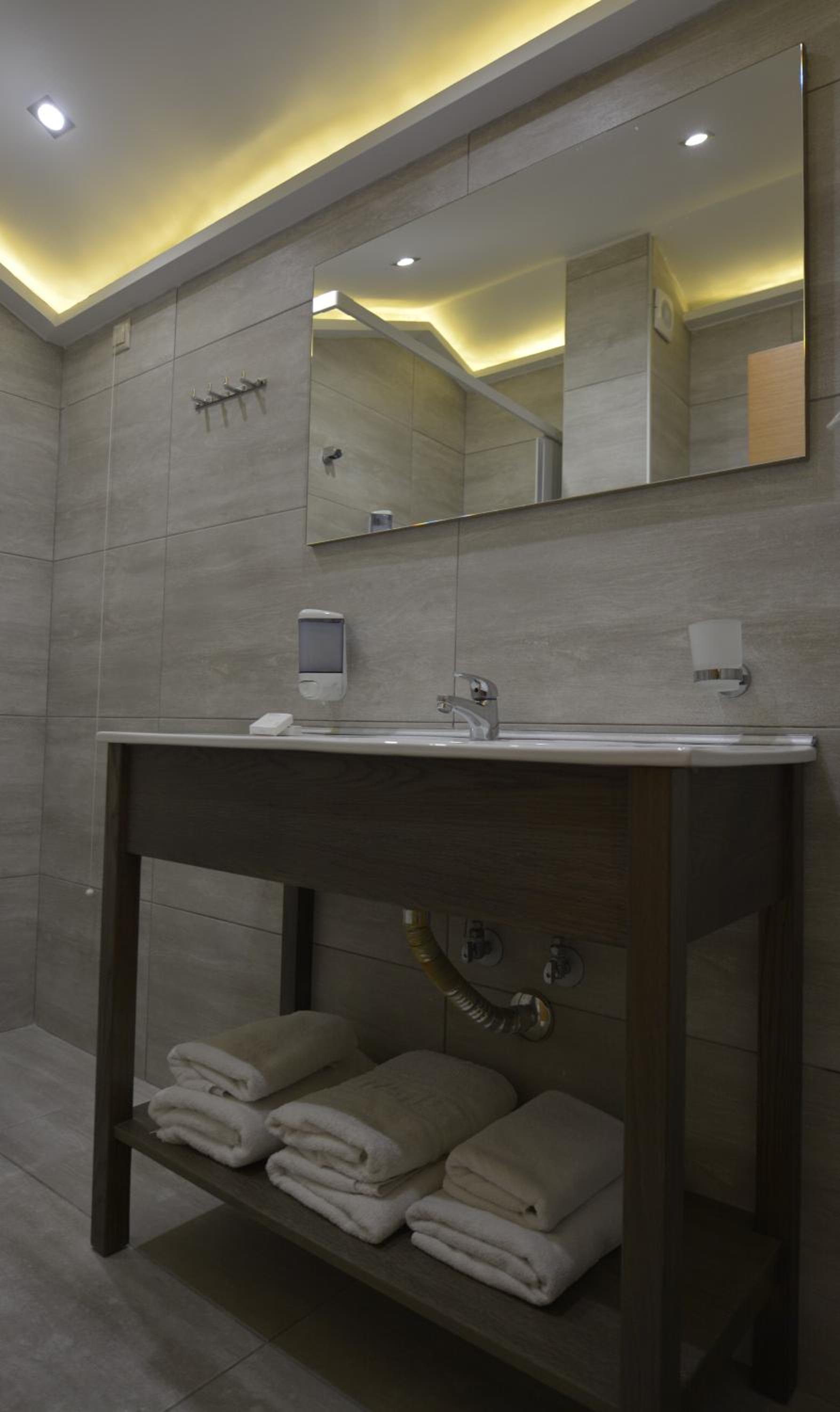 Attic Double Room with Balcony - Photo 6