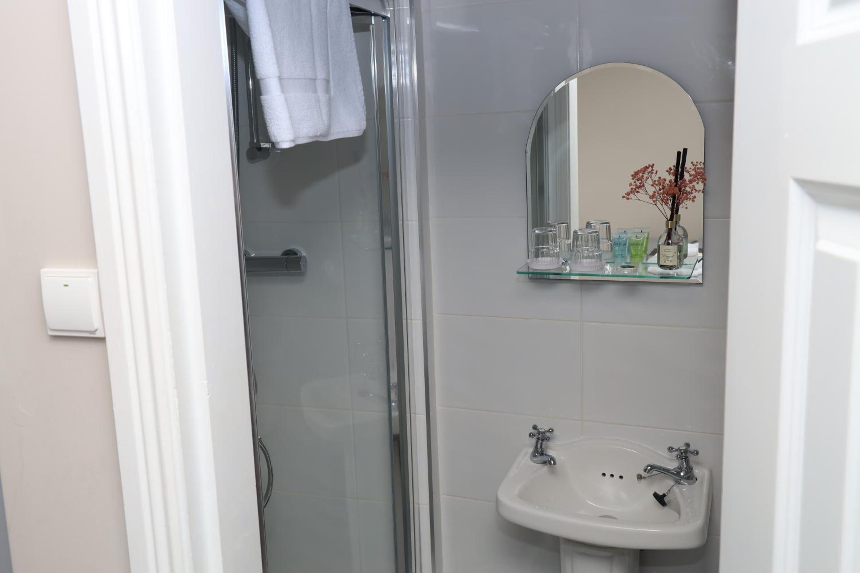 Small Double Room - Photo 8