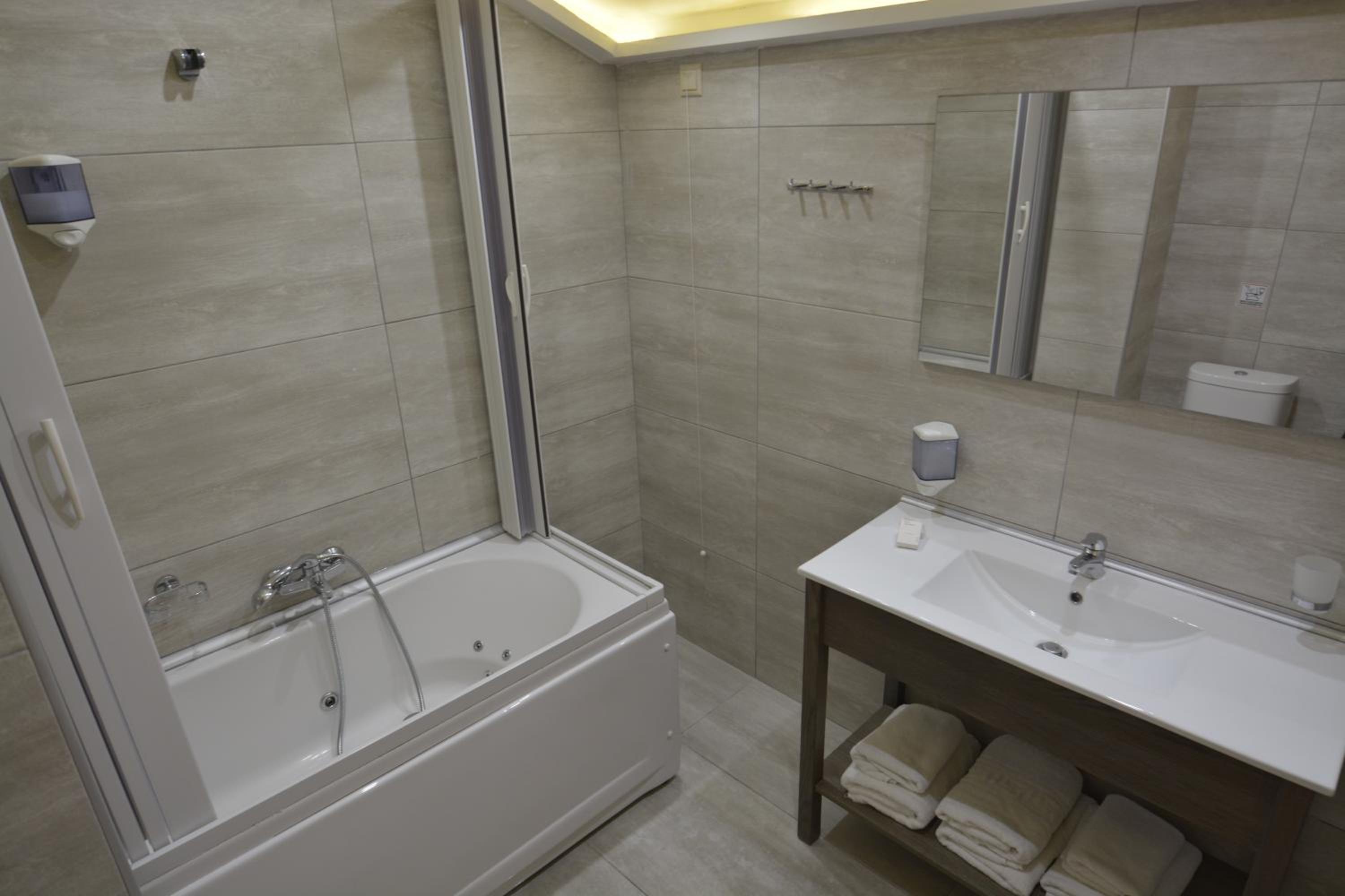 Attic Double Room with Balcony - Photo 3