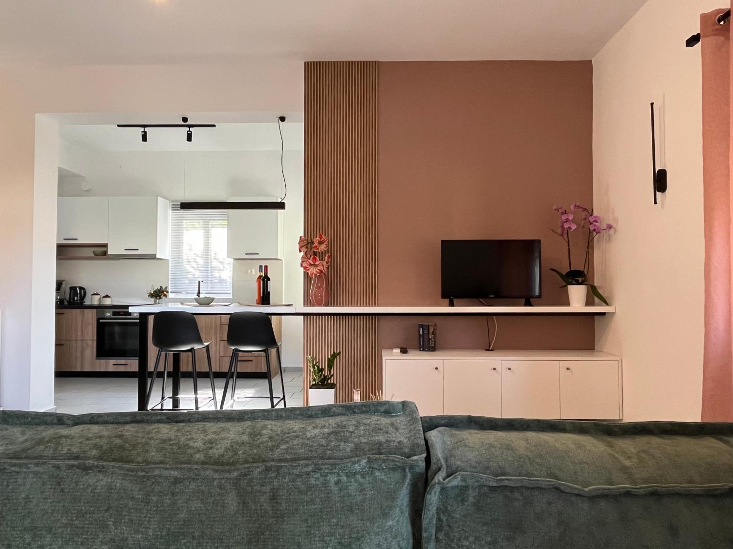 One-Bedroom Apartment photo 1